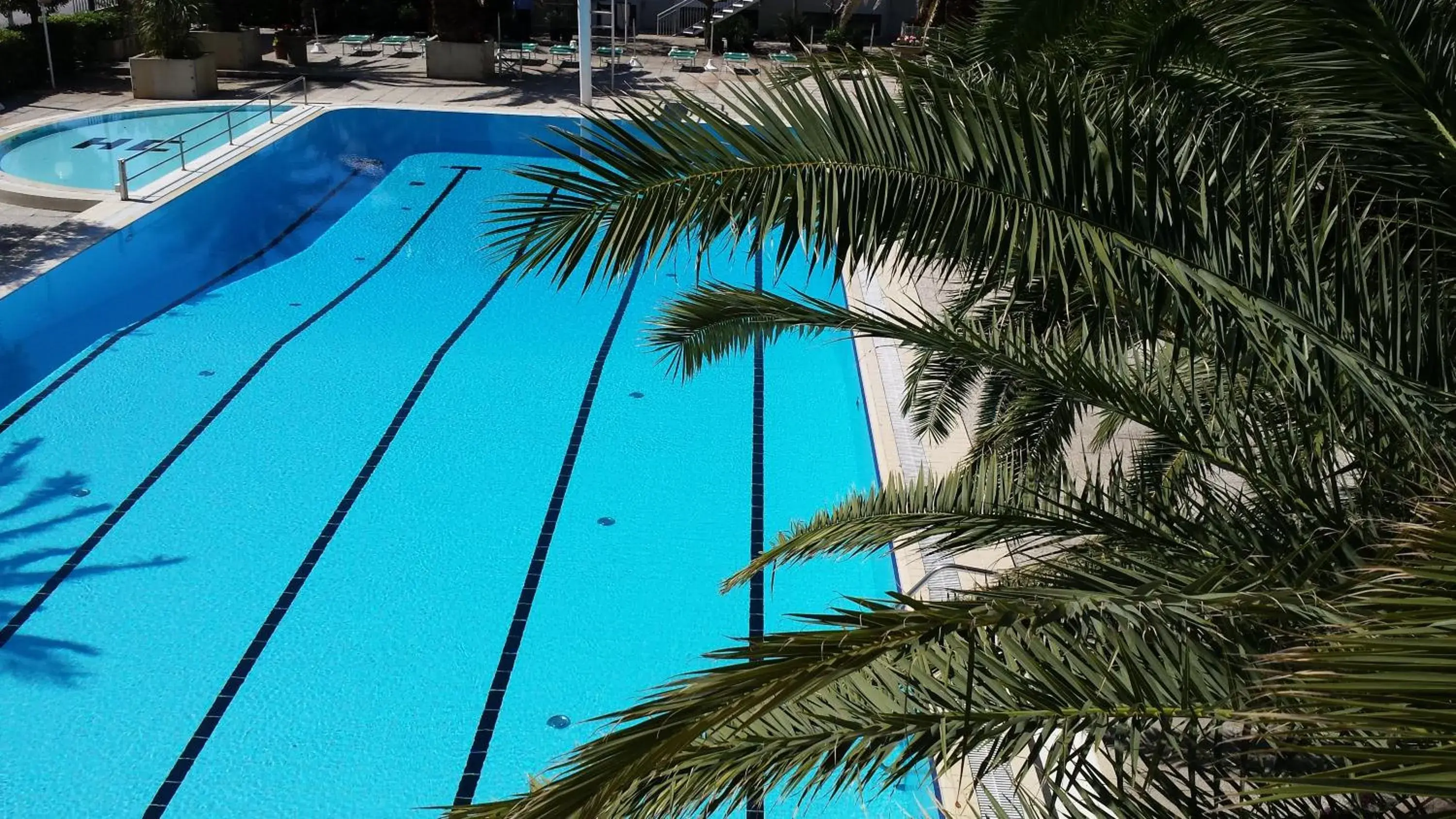 Day, Swimming Pool in Hotel Cormoran