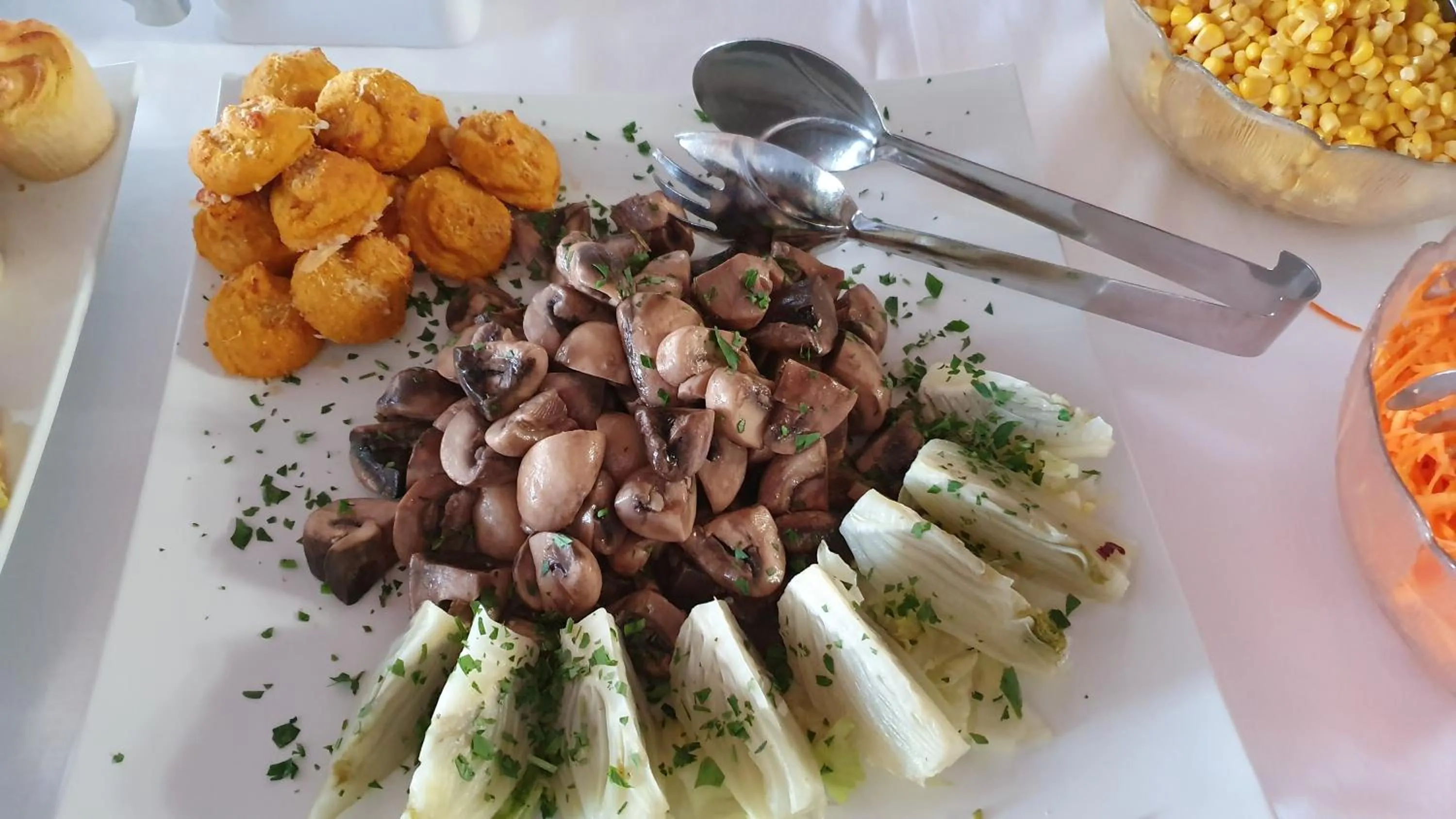 Restaurant/places to eat in Hotel Cormoran