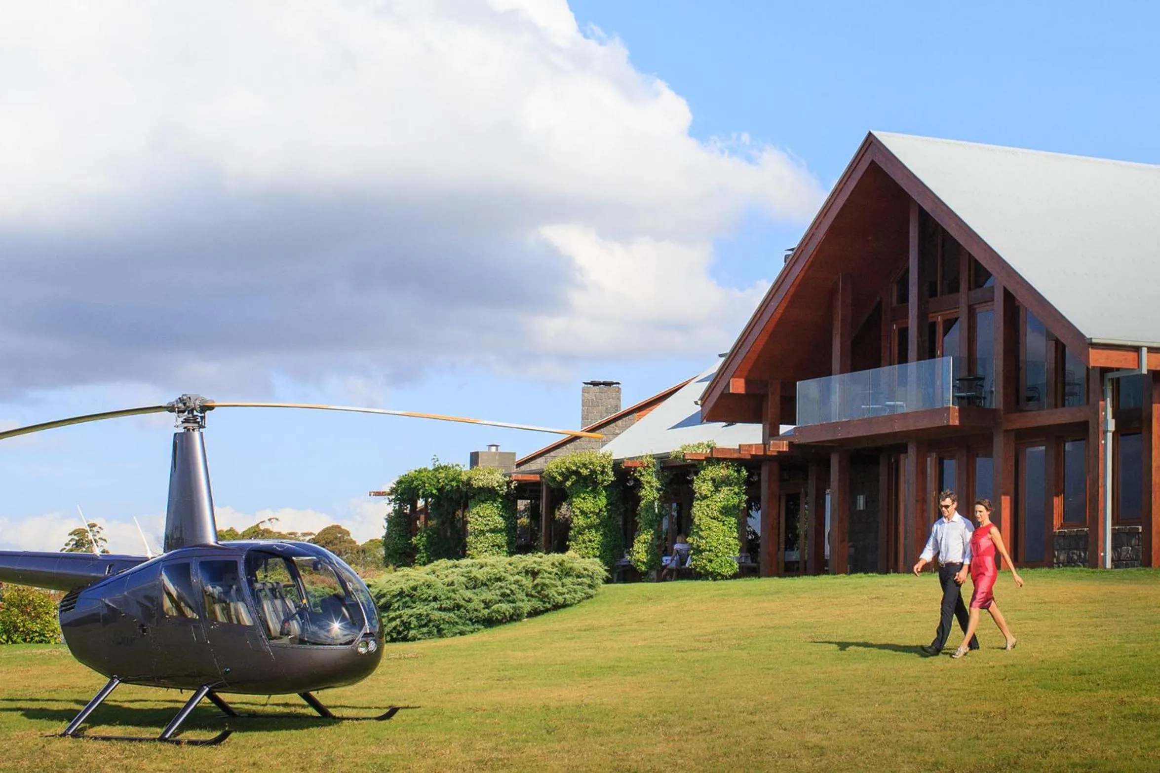 Facade/entrance in Spicers Peak Lodge