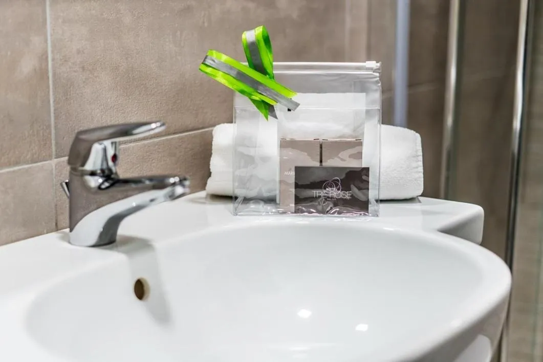 Bathroom in Hotel Tre Rose