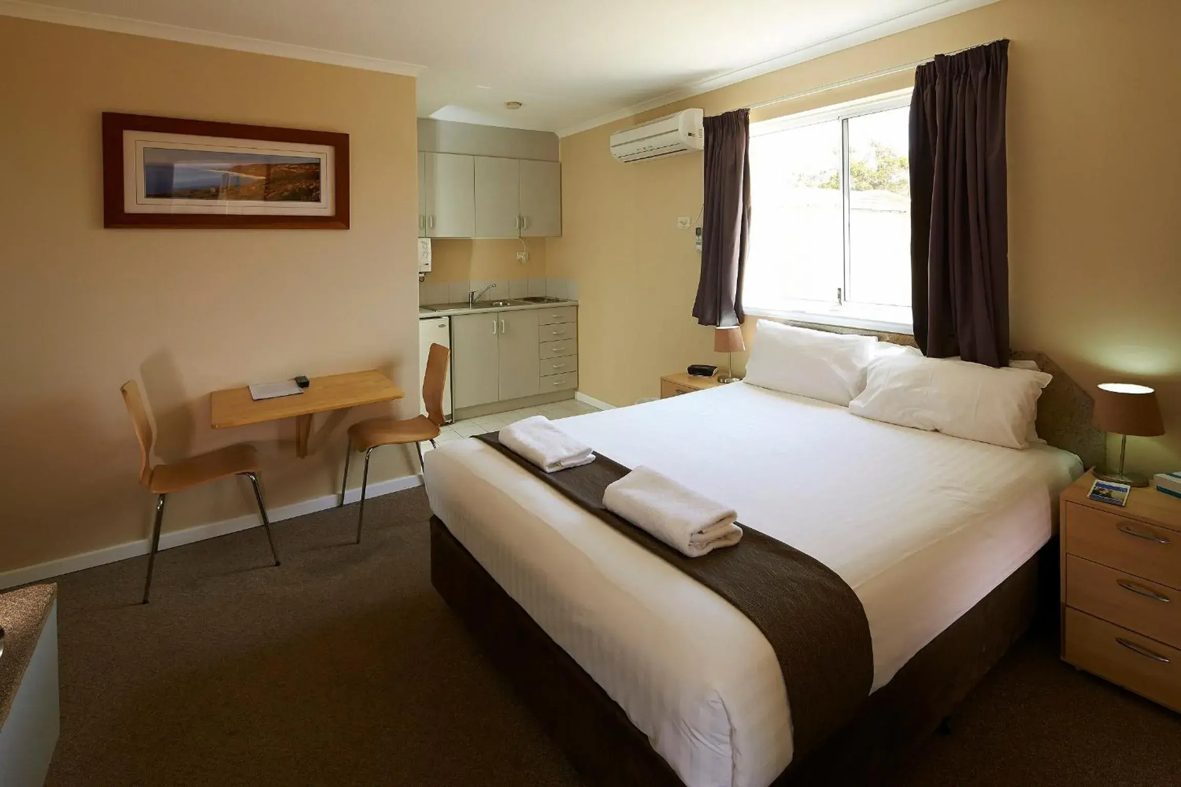 Bedroom, Bed in Ocean View Motel Bedroom, Bed in Ocean View Motel