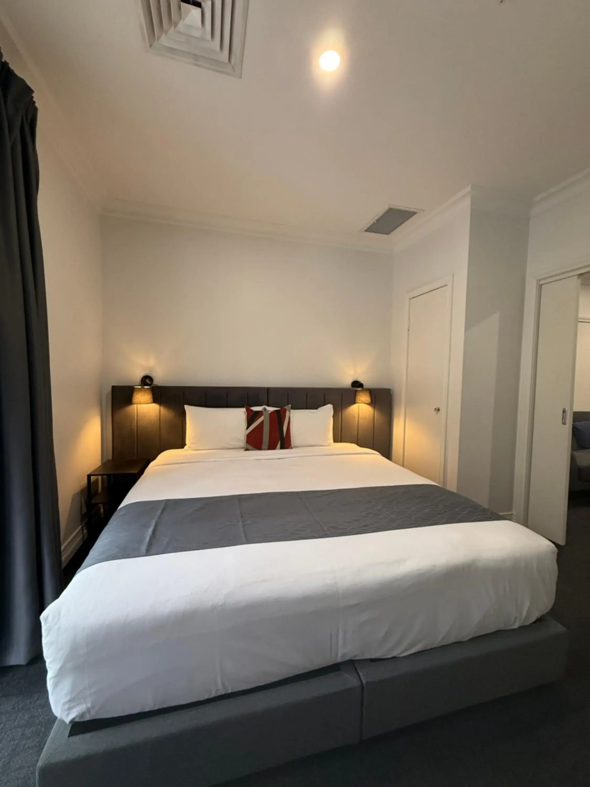 Bed in Comfort Apartments Melbourne Central Bed in Comfort Apartments Melbourne Central