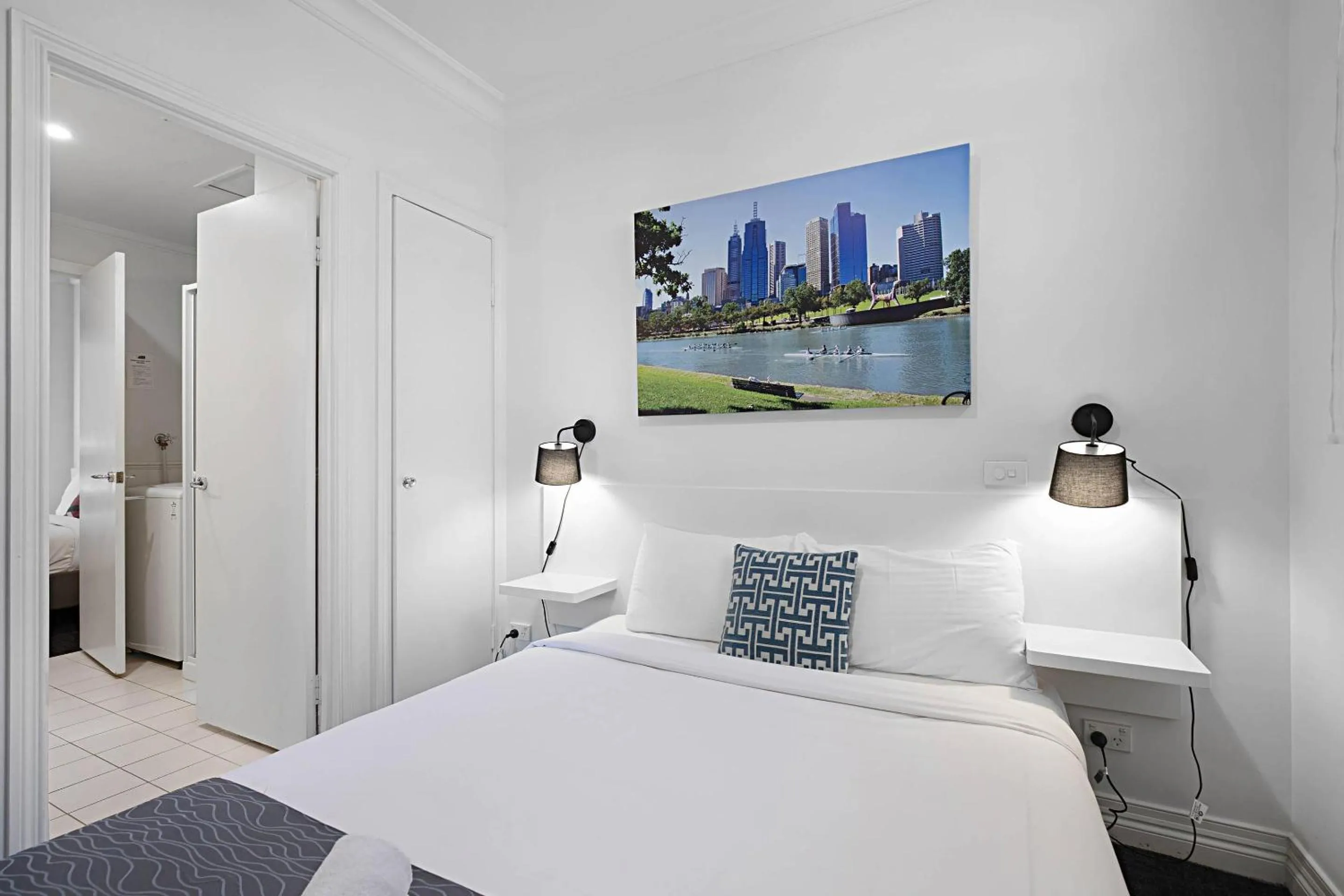 Bedroom, Bed in Comfort Apartments Melbourne Central