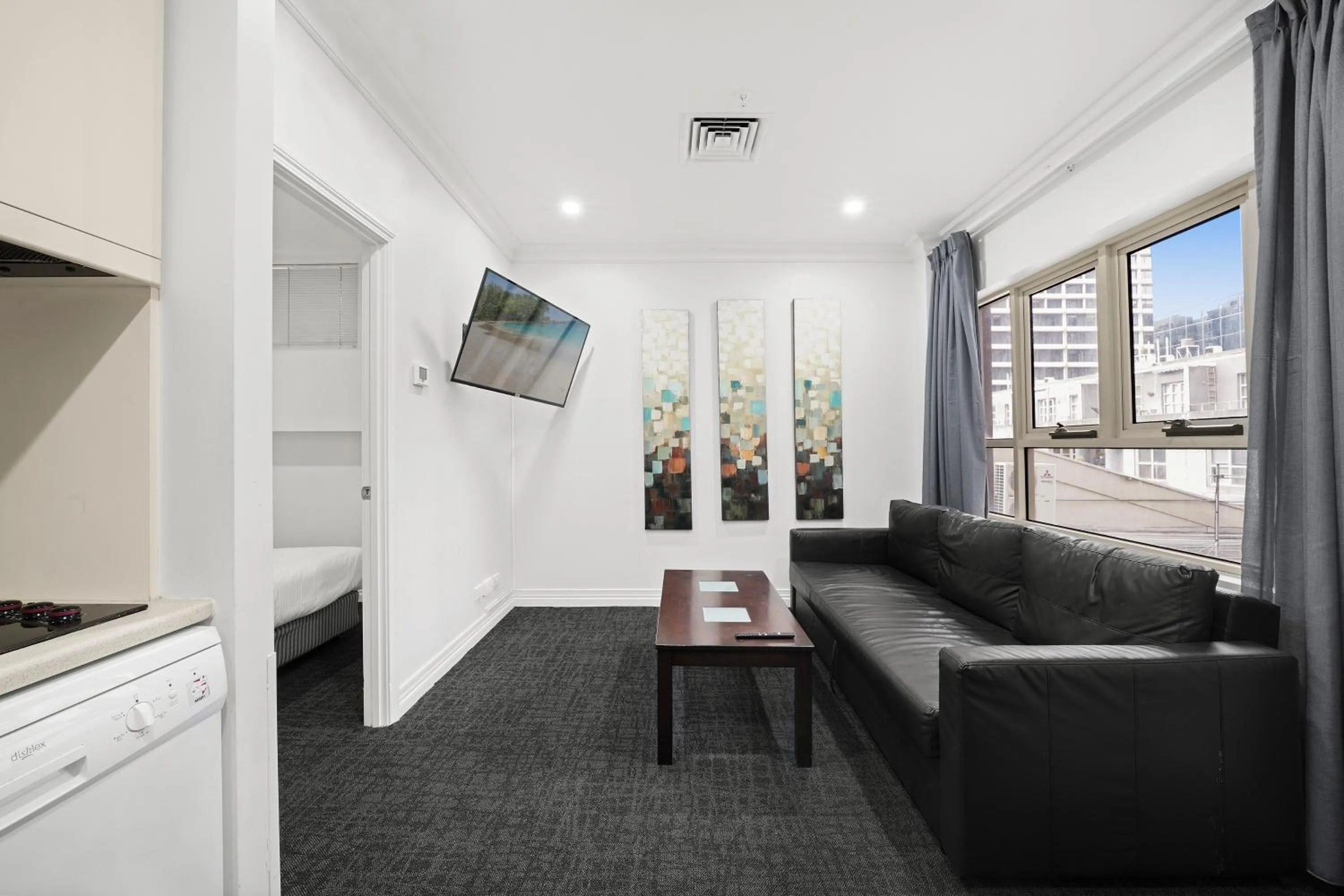 TV and multimedia in Comfort Apartments Melbourne Central