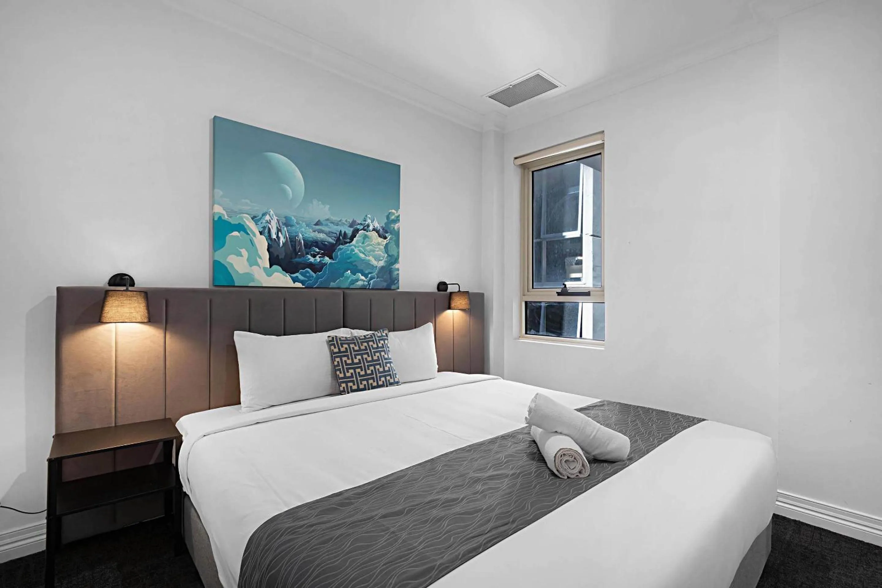 Bedroom, Bed in Comfort Apartments Melbourne Central