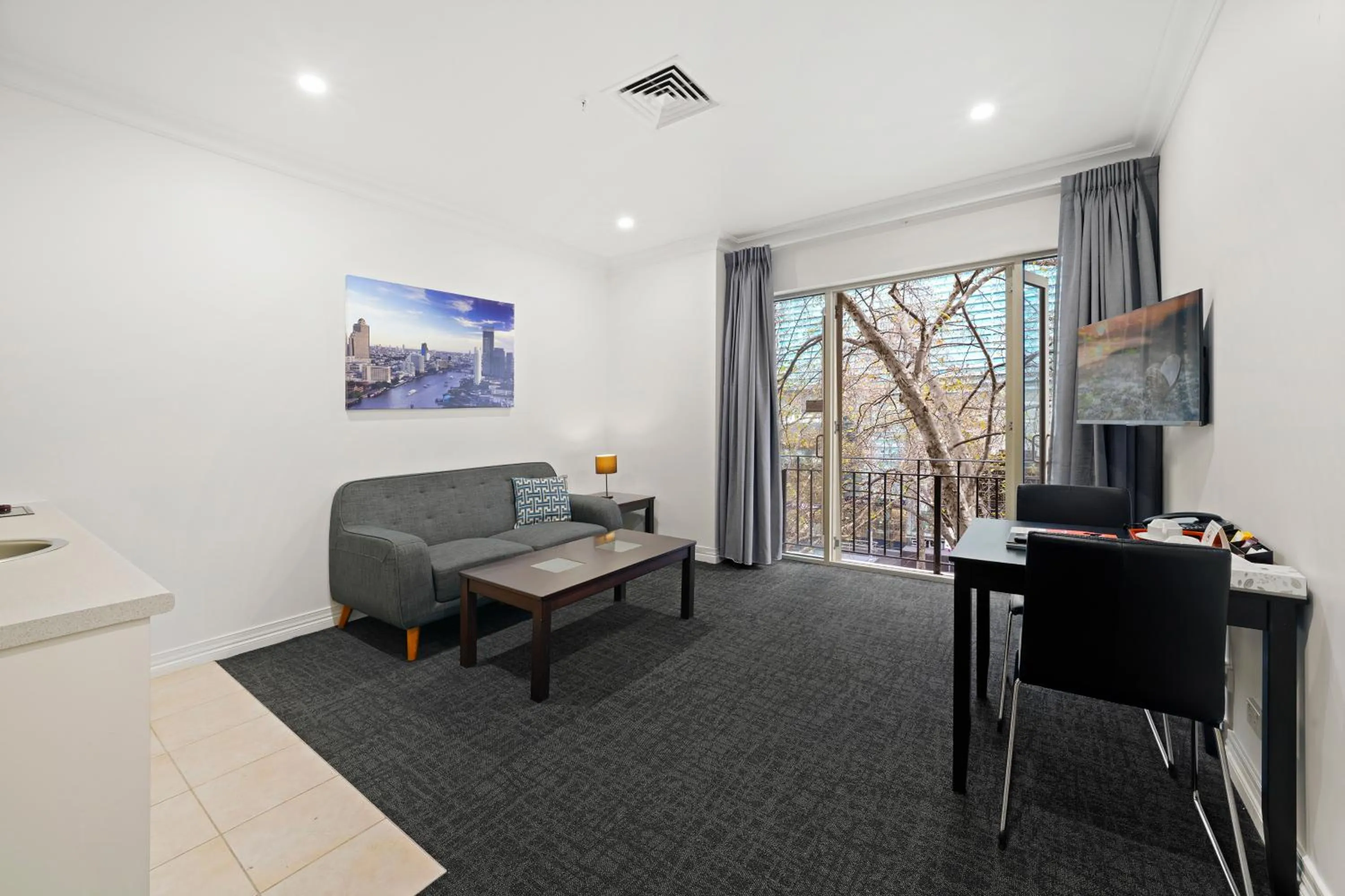 TV and multimedia in Comfort Apartments Melbourne Central