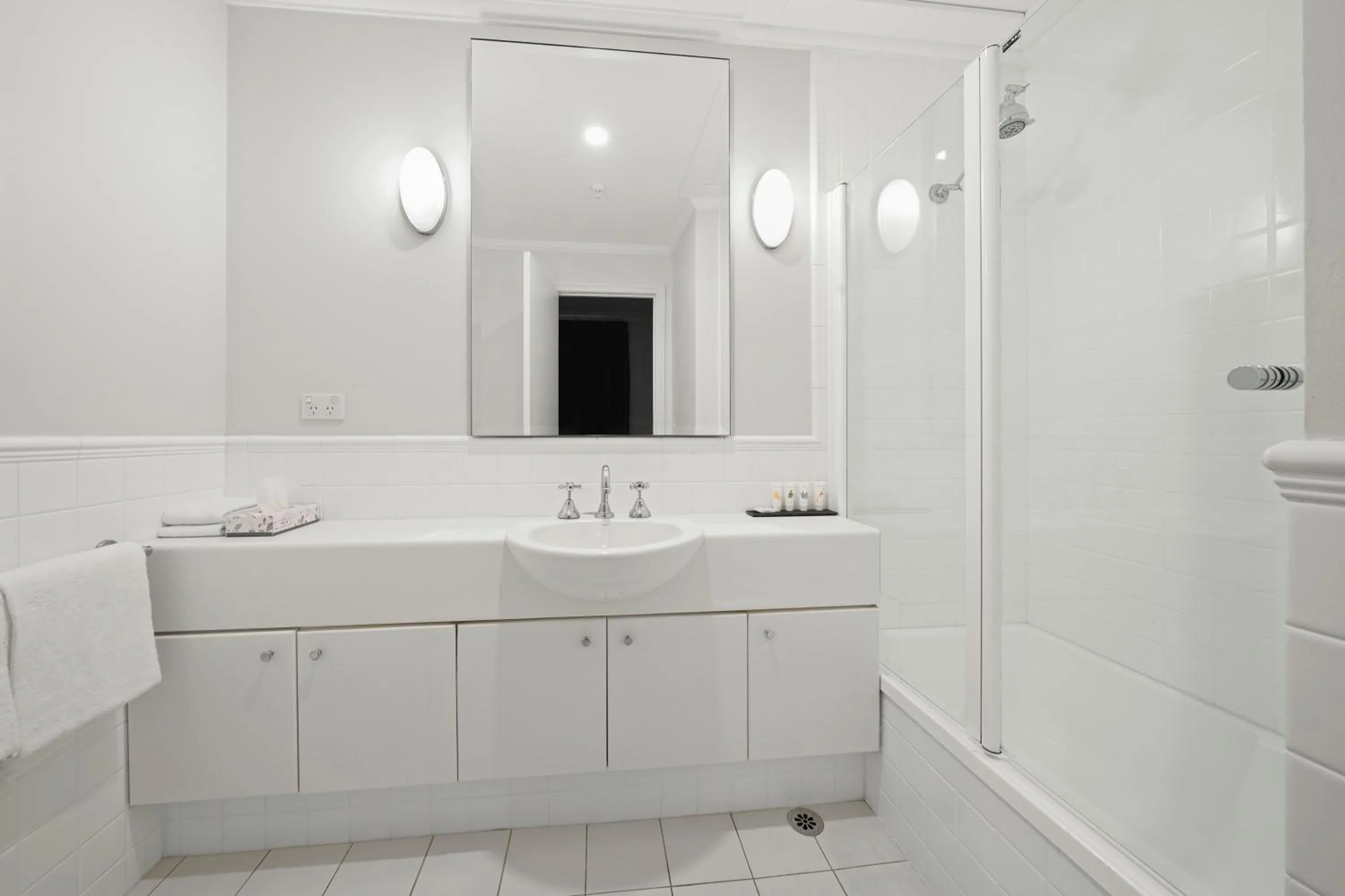 Bathroom in Comfort Apartments Melbourne Central