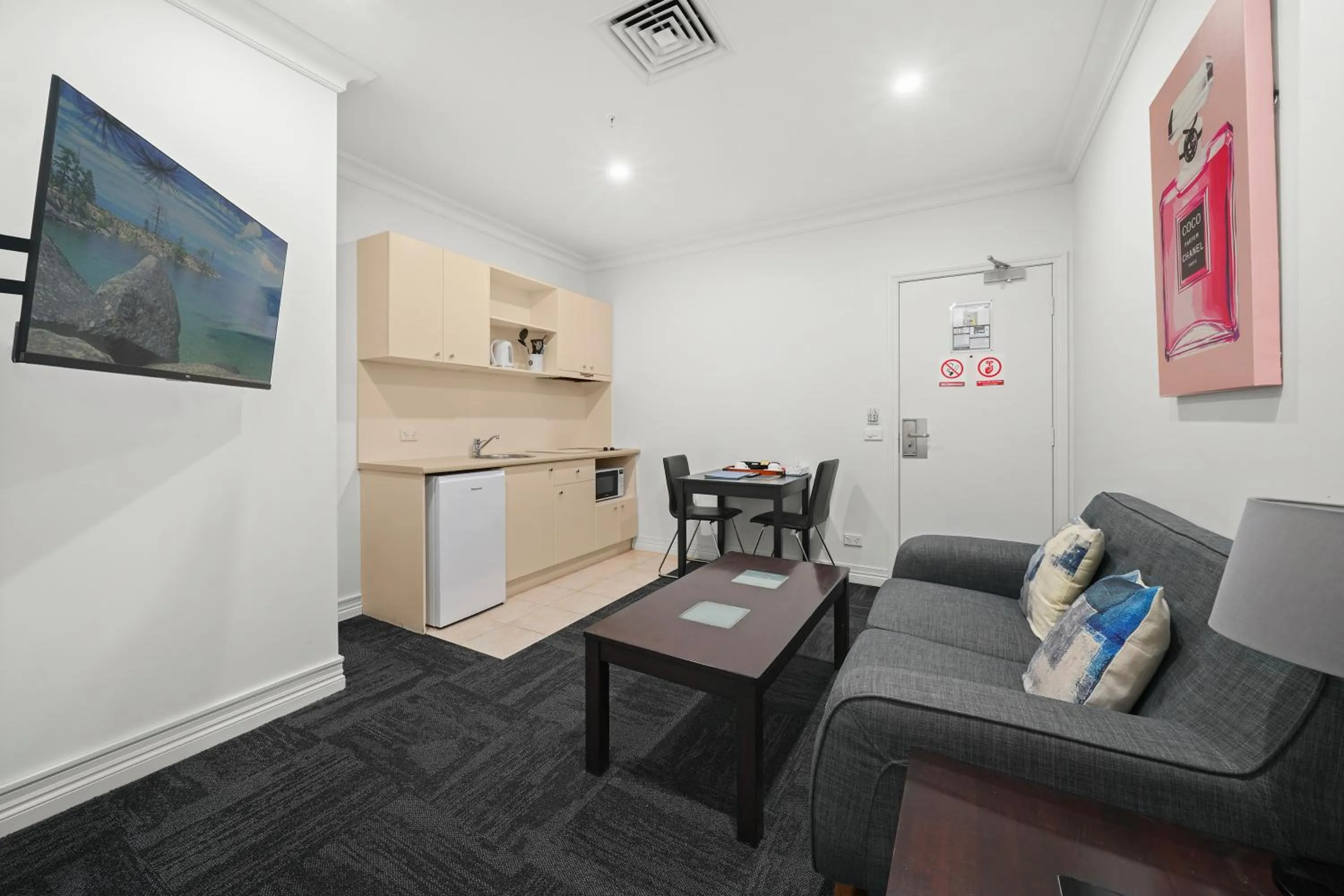 Kitchen or kitchenette in Comfort Apartments Melbourne Central
