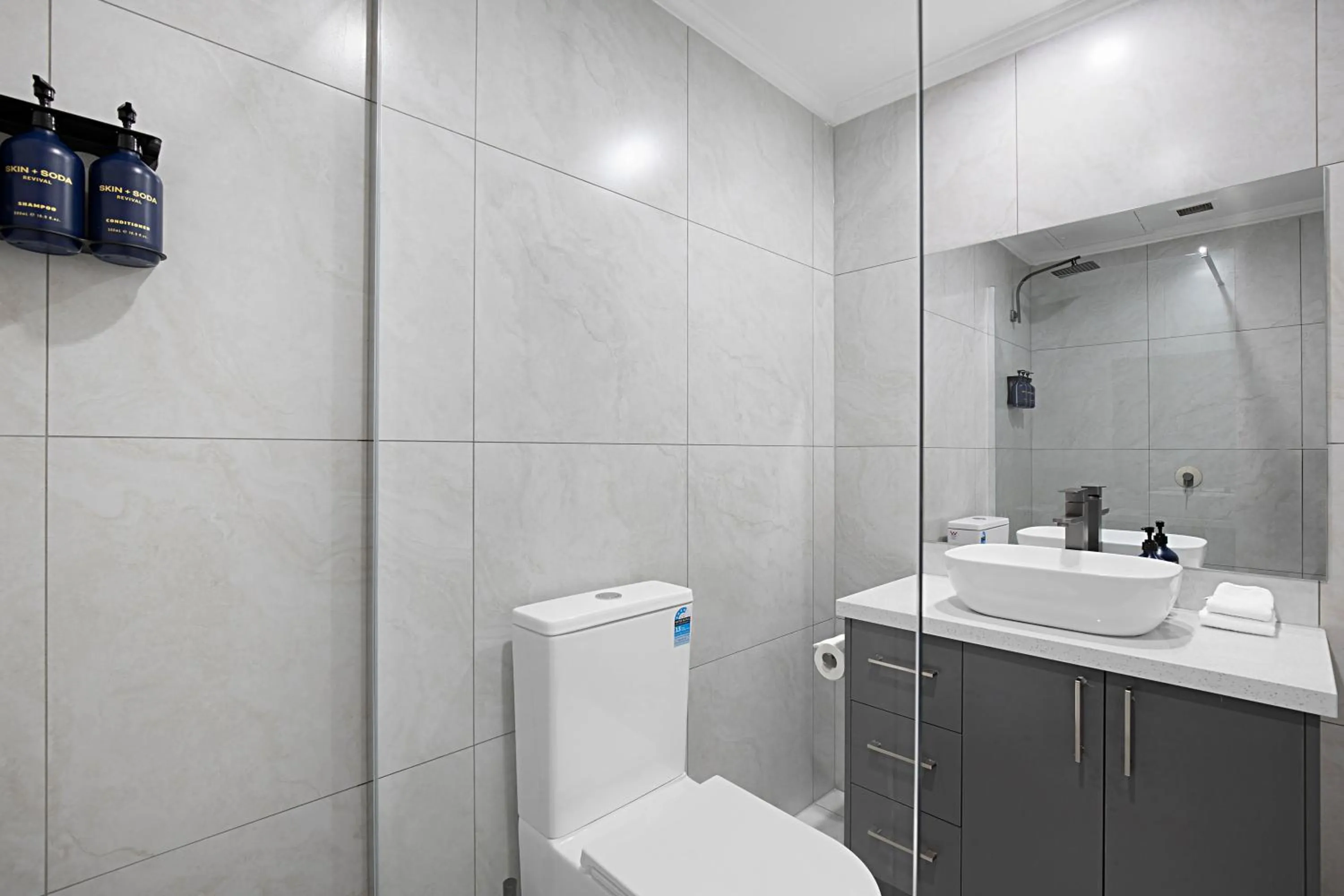 Bathroom in Comfort Apartments Melbourne Central