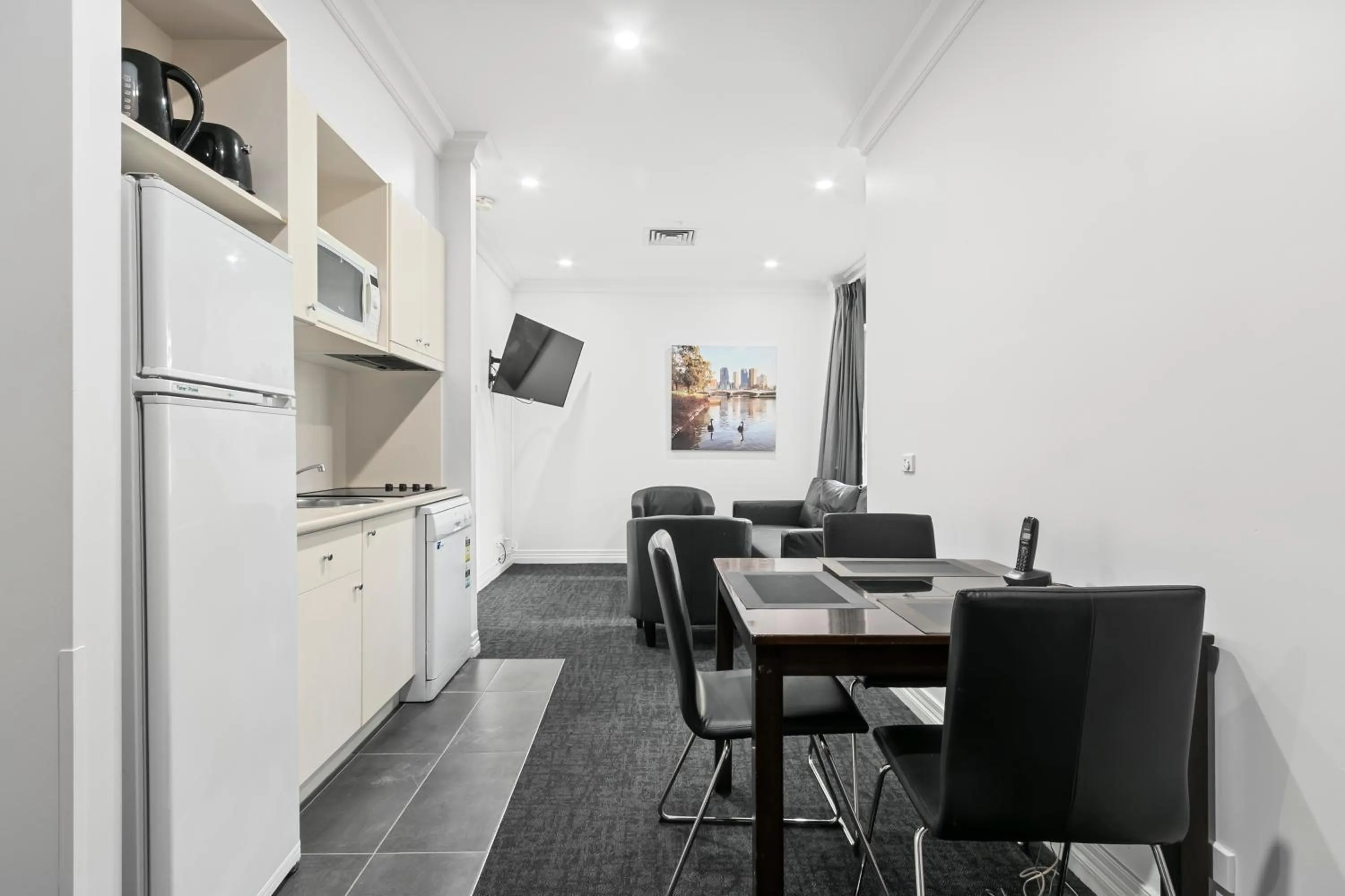 TV and multimedia in Comfort Apartments Melbourne Central