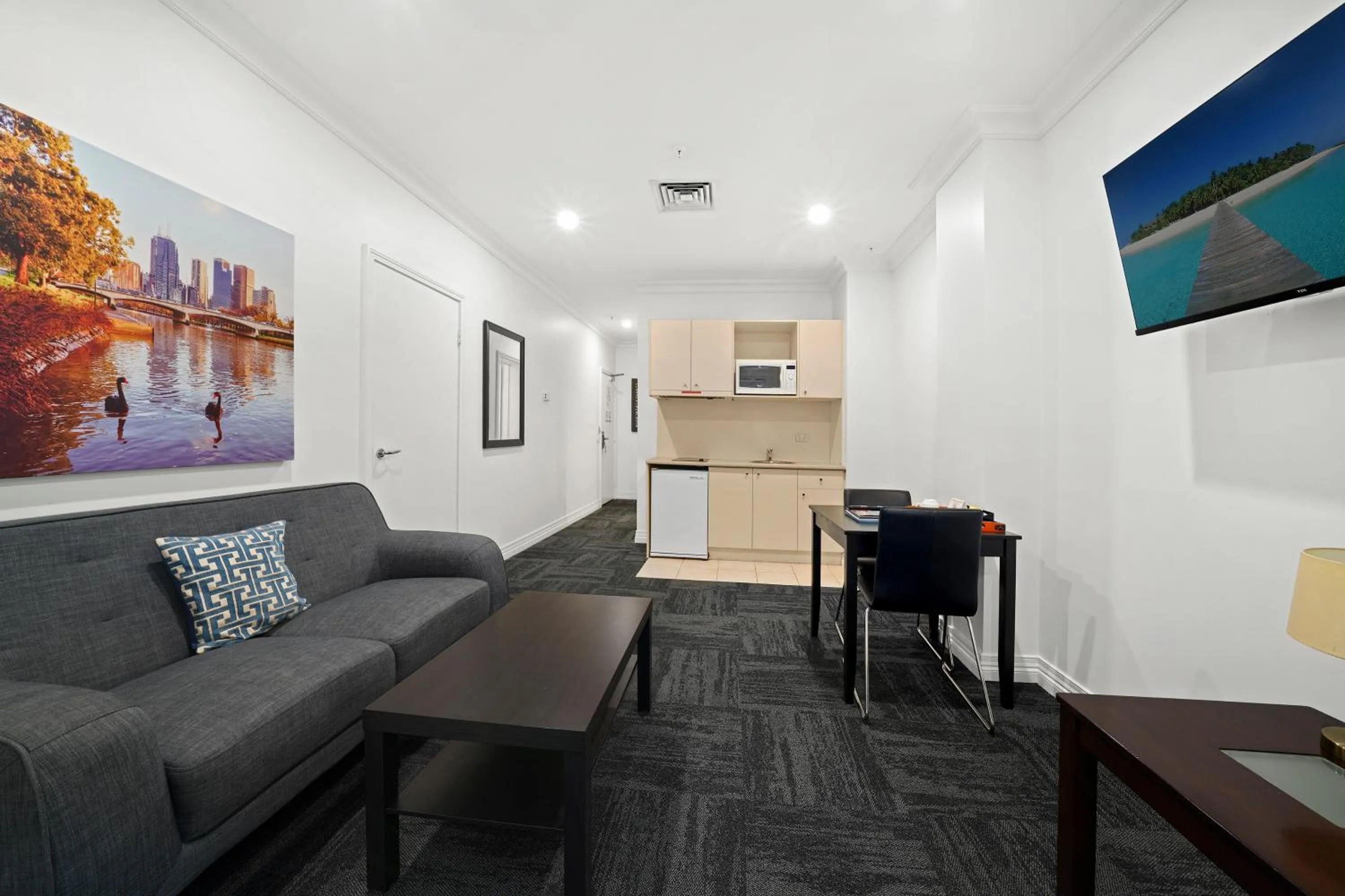 TV and multimedia in Comfort Apartments Melbourne Central