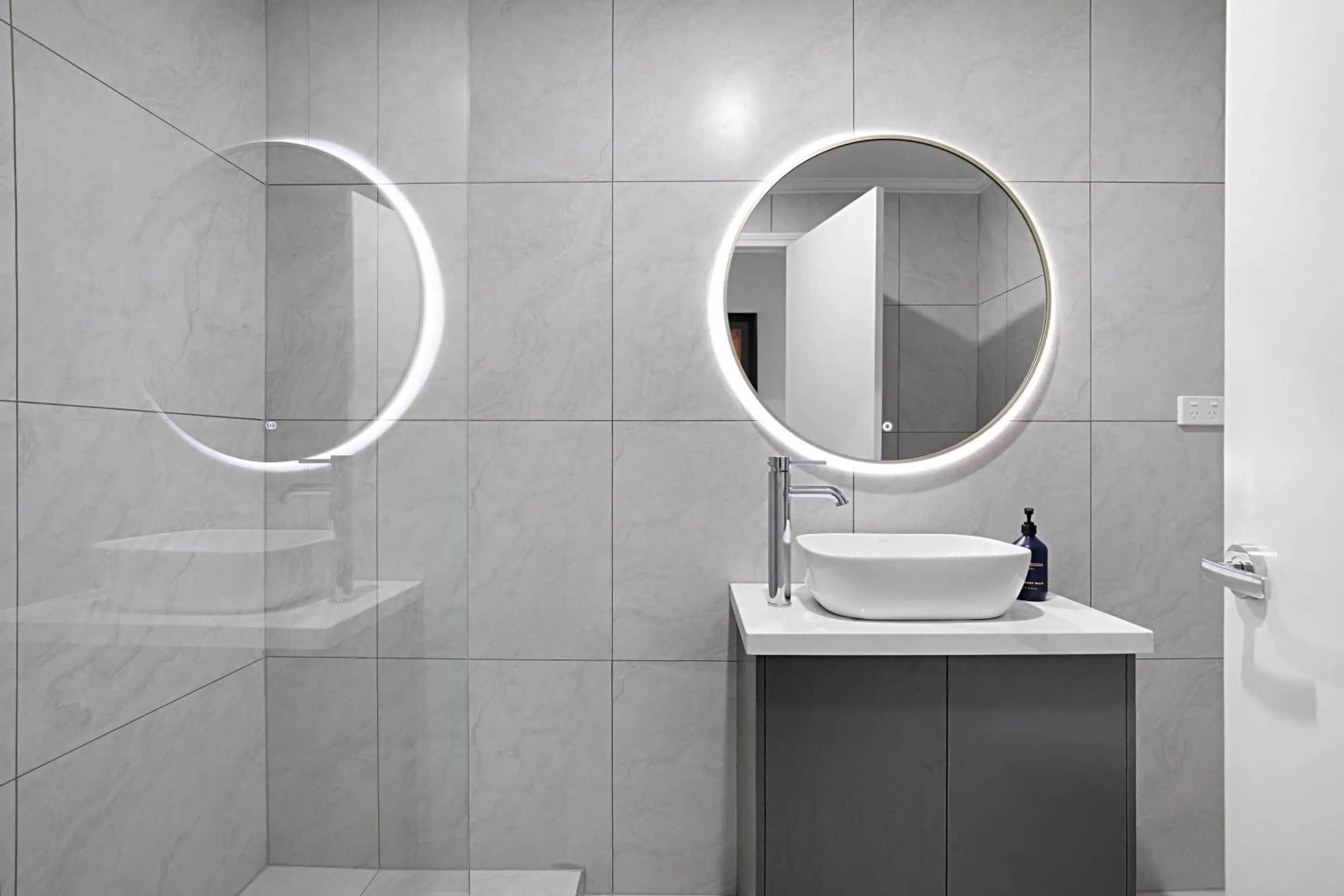 Bedroom in Comfort Apartments Melbourne Central