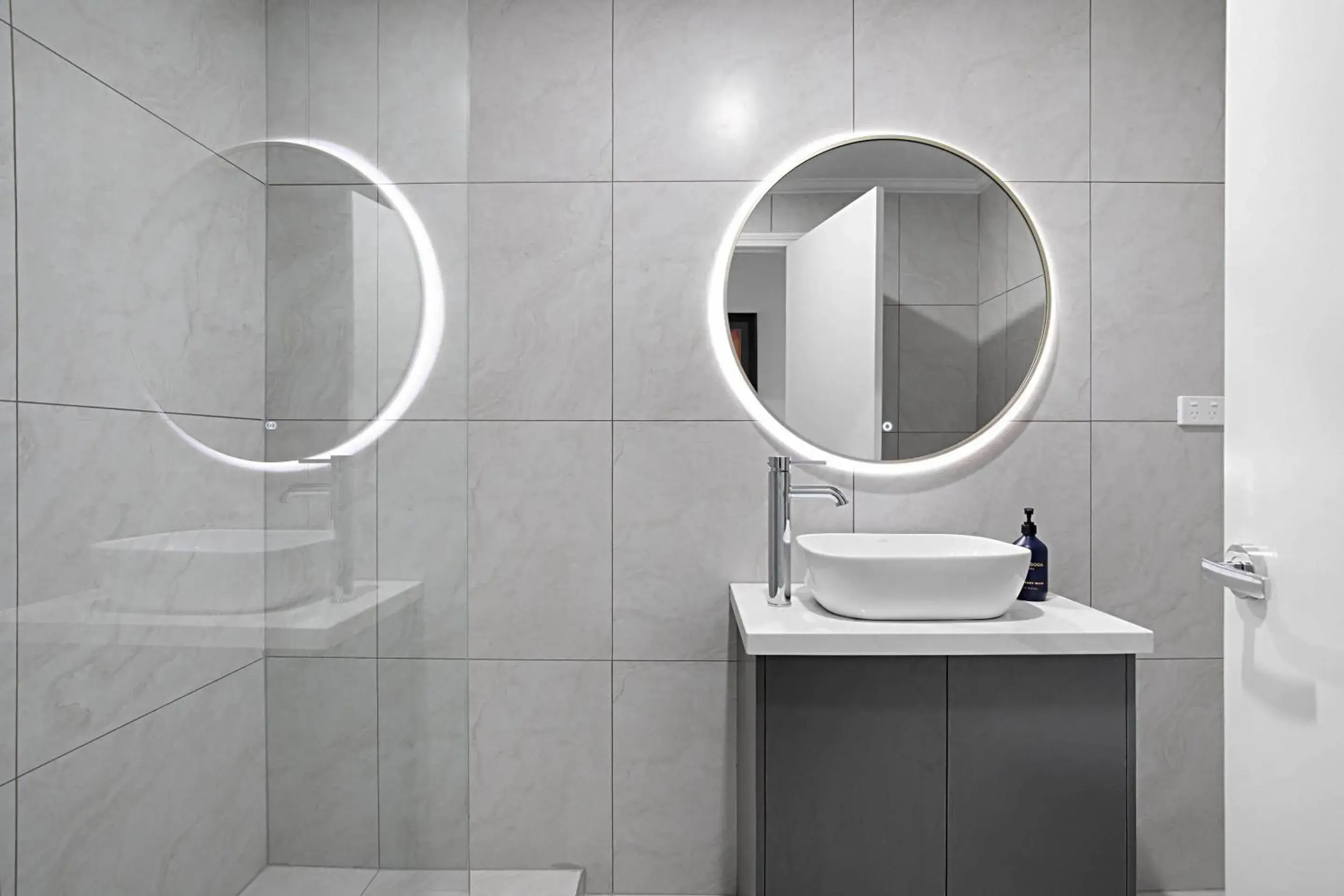 Bedroom in Comfort Apartments Melbourne Central Bedroom in Comfort Apartments Melbourne Central