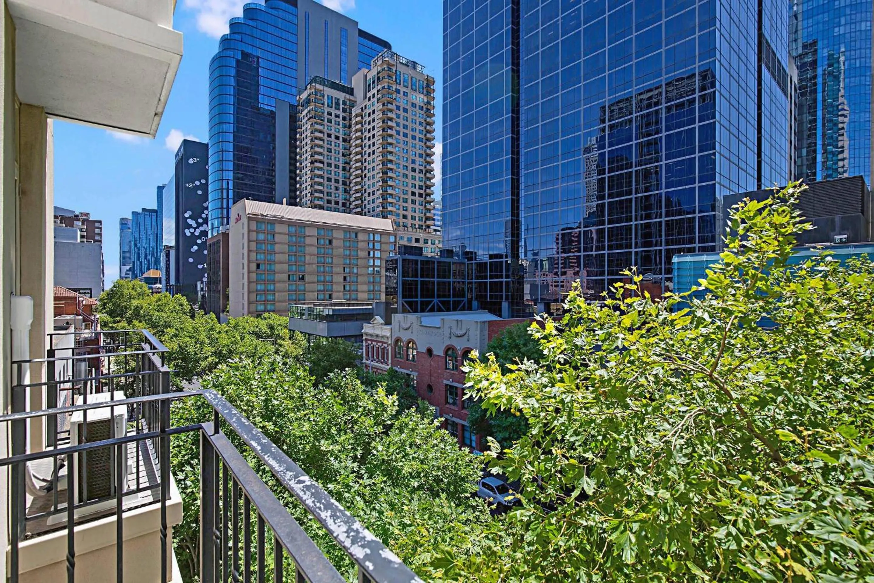 Bedroom in Comfort Apartments Melbourne Central