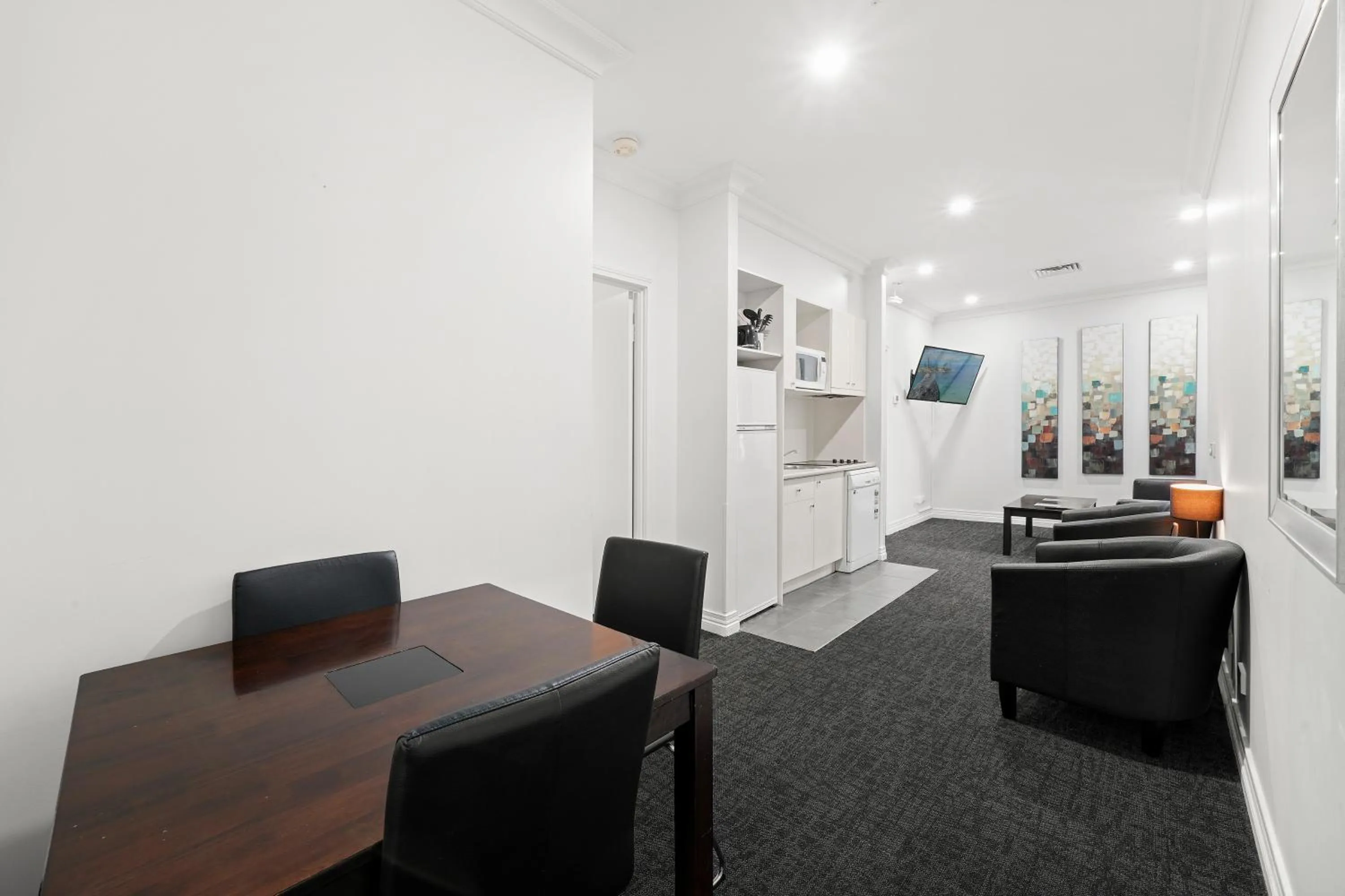 TV and multimedia in Comfort Apartments Melbourne Central