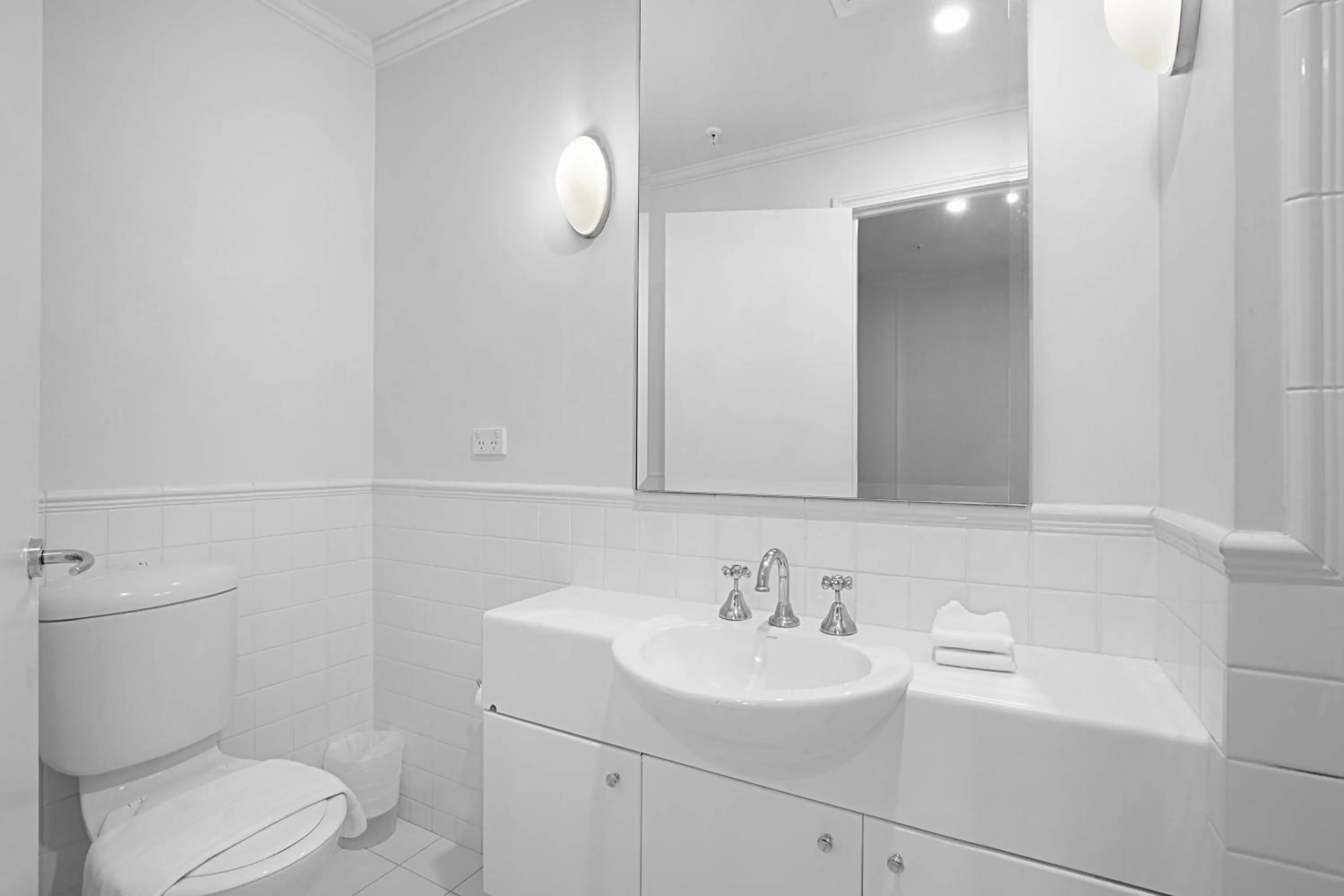 Bathroom in Comfort Apartments Melbourne Central
