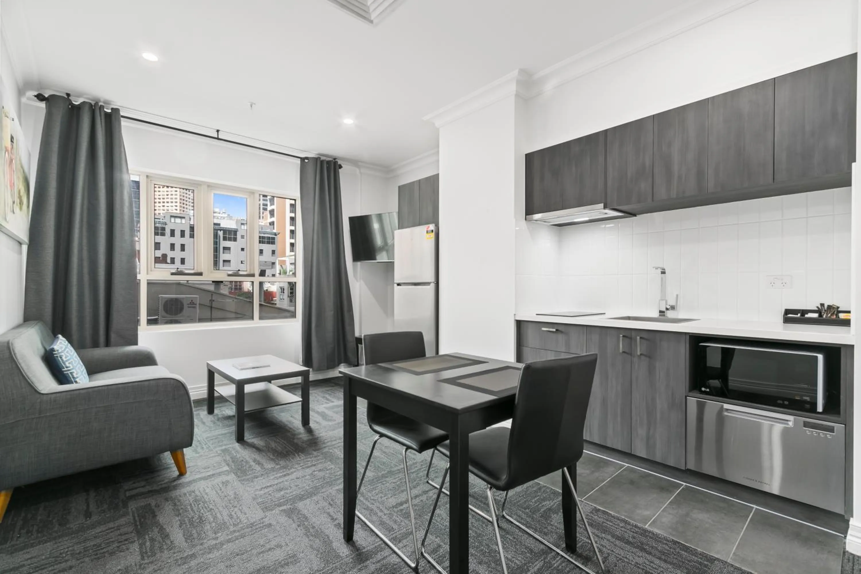 Kitchen or kitchenette in Comfort Apartments Melbourne Central
