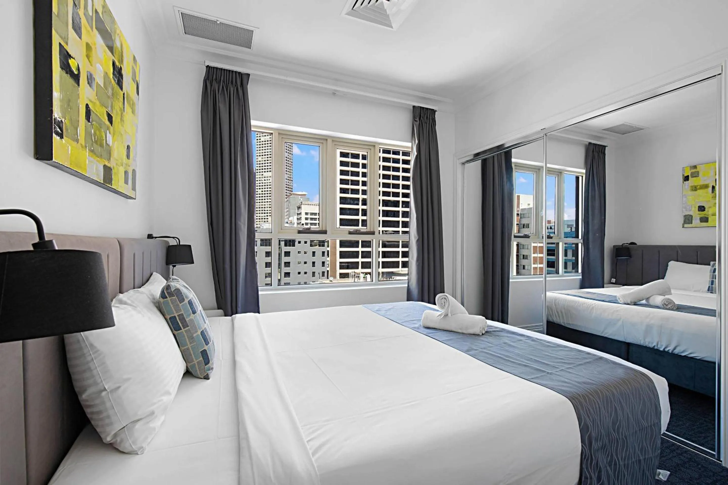 Bedroom, Bed in Comfort Apartments Melbourne Central