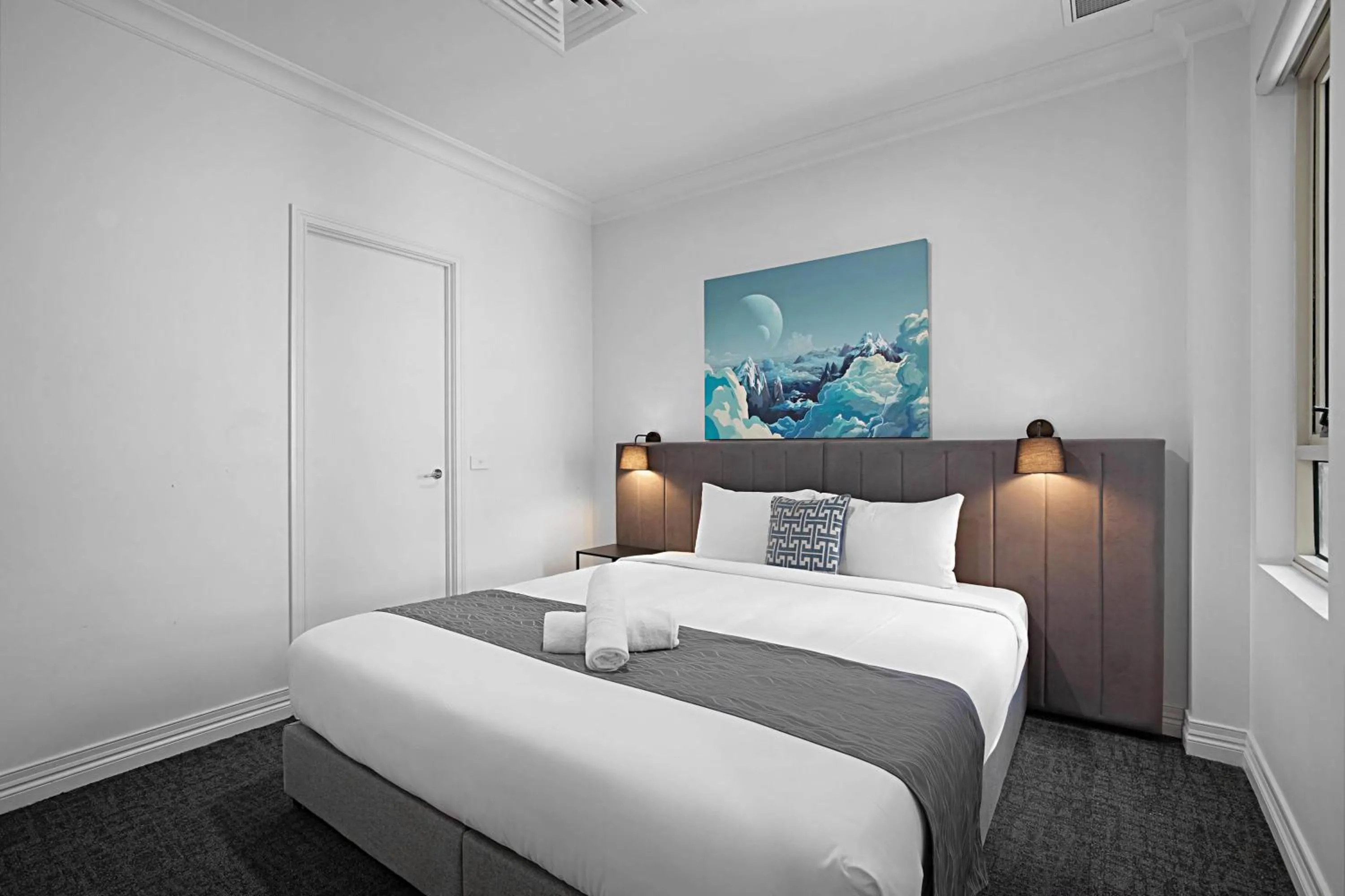 Bedroom, Bed in Comfort Apartments Melbourne Central