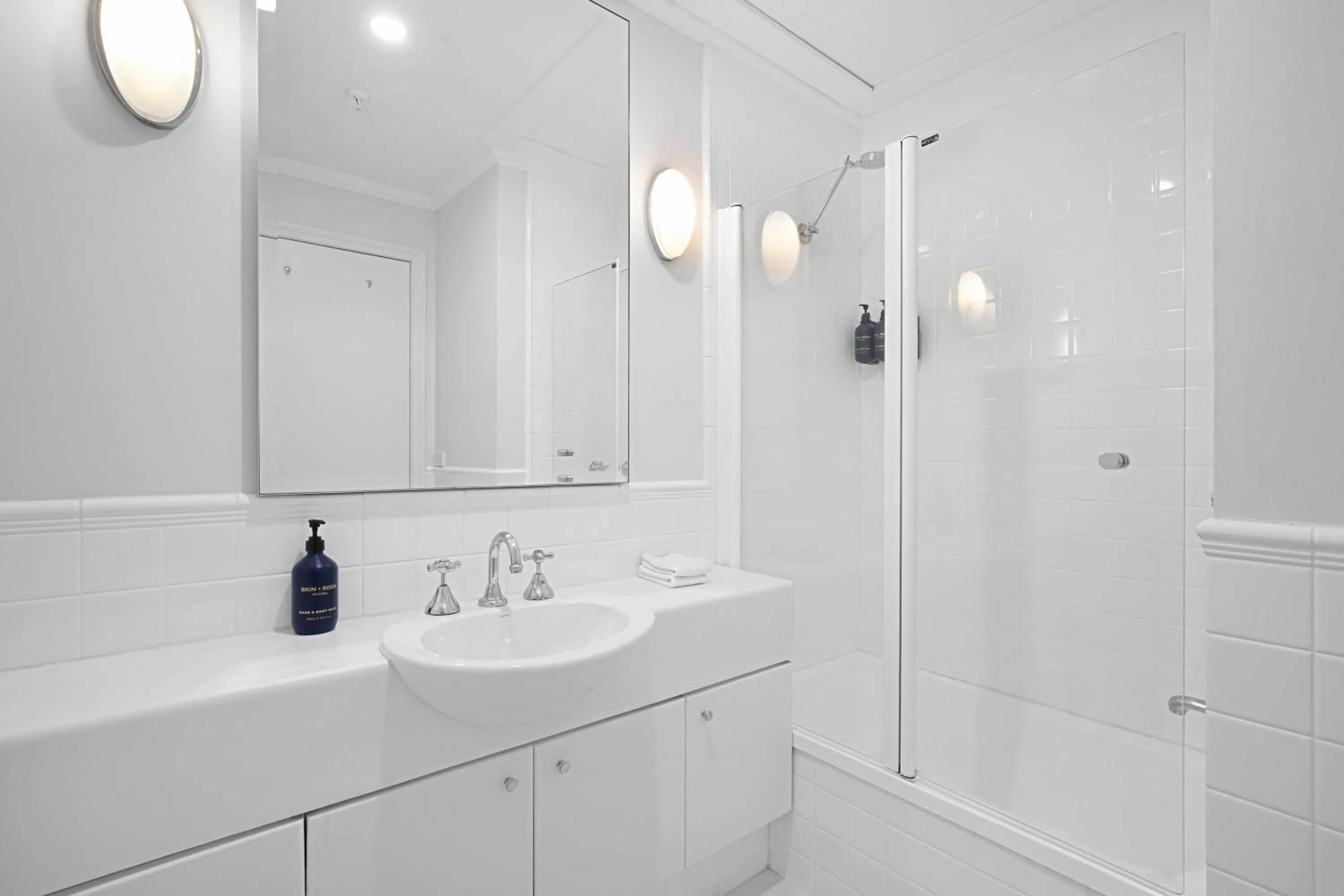 Bathroom in Comfort Apartments Melbourne Central