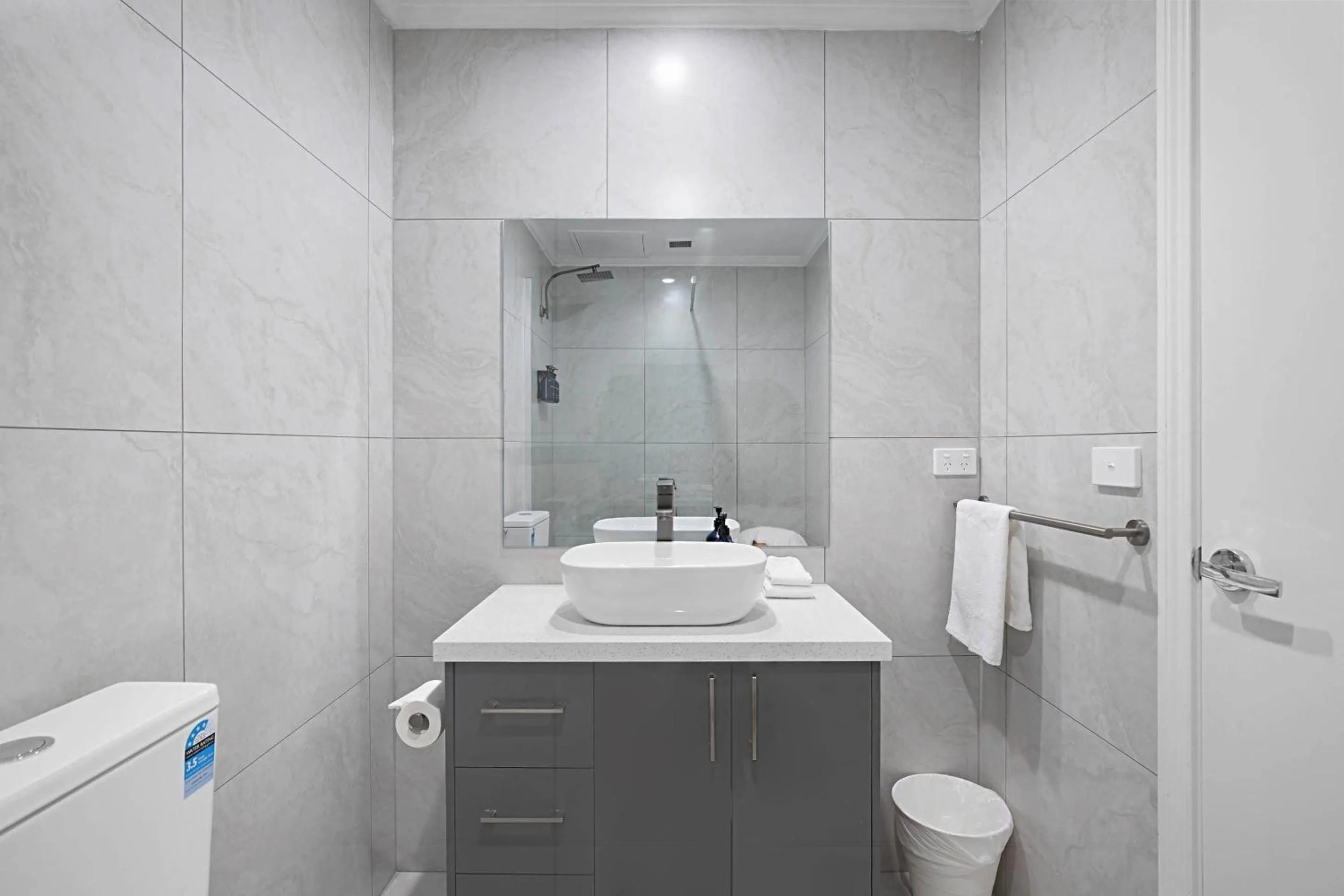 Bedroom in Comfort Apartments Melbourne Central