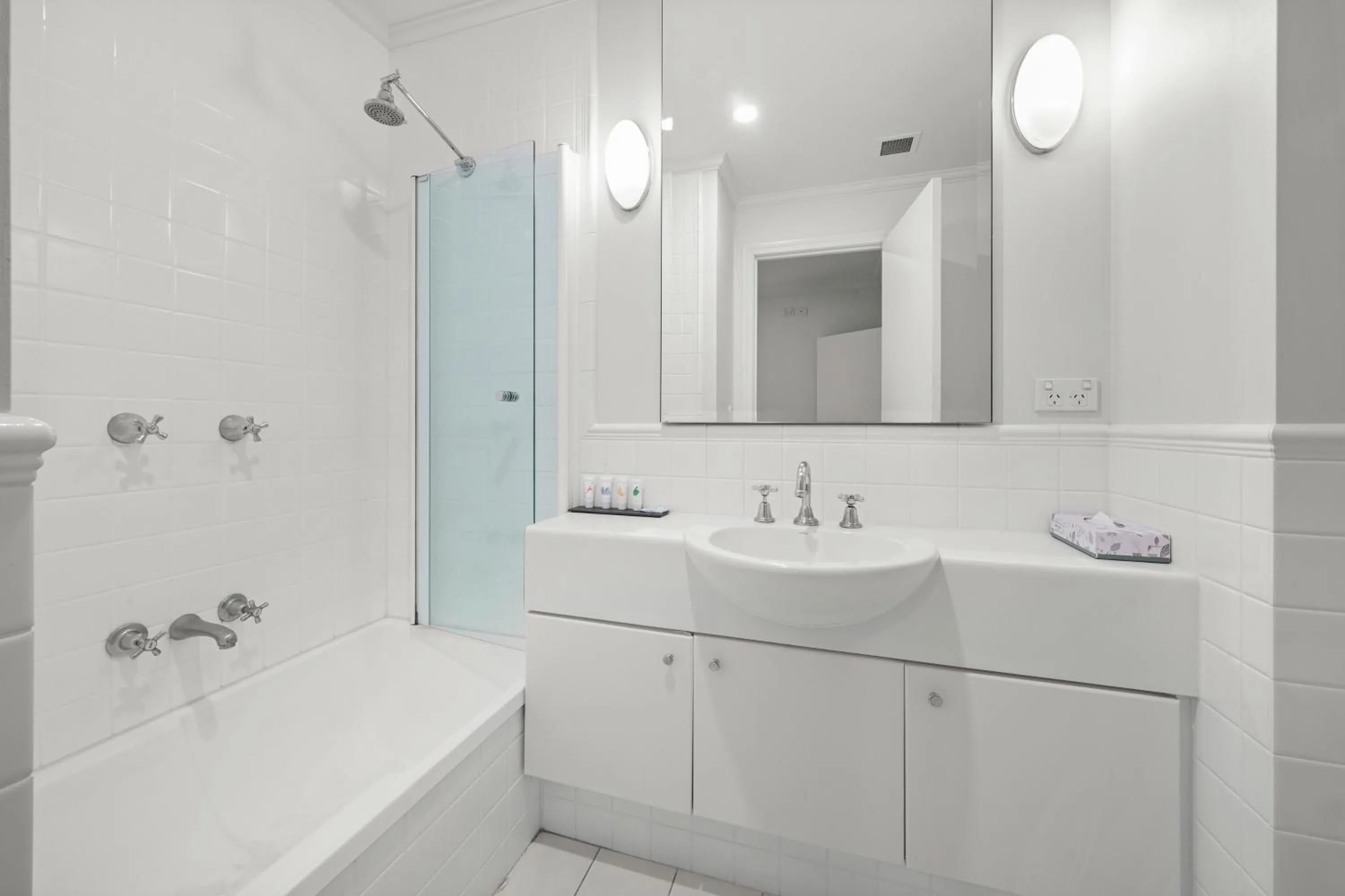Bathroom in Comfort Apartments Melbourne Central