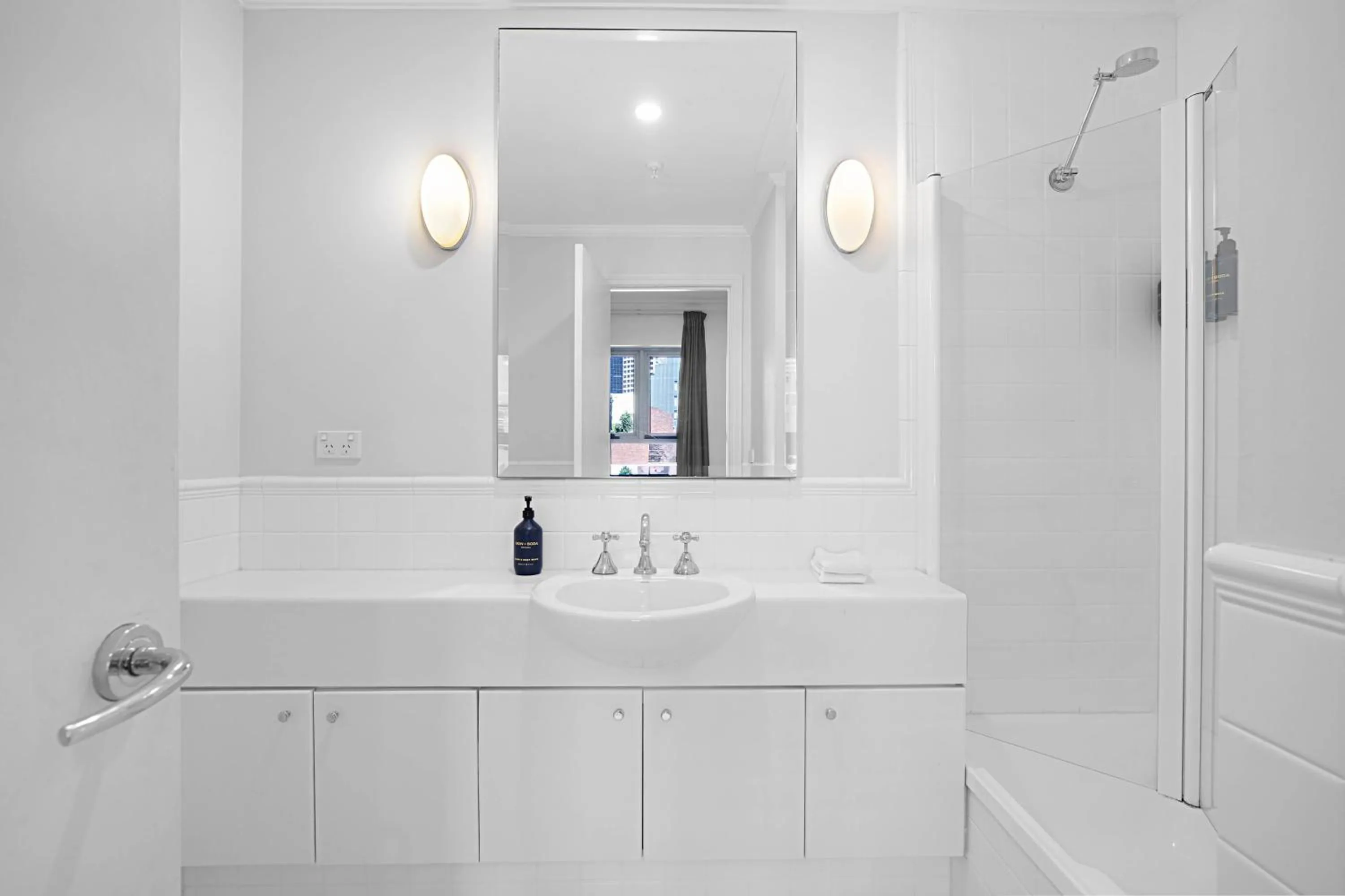 Bathroom in Comfort Apartments Melbourne Central