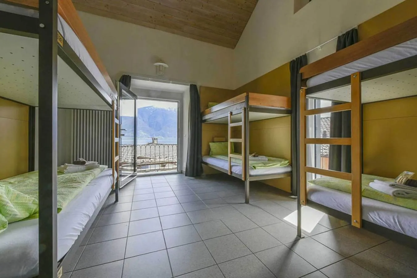 6-Bed Mixed Dormitory Room in Casa Moscia