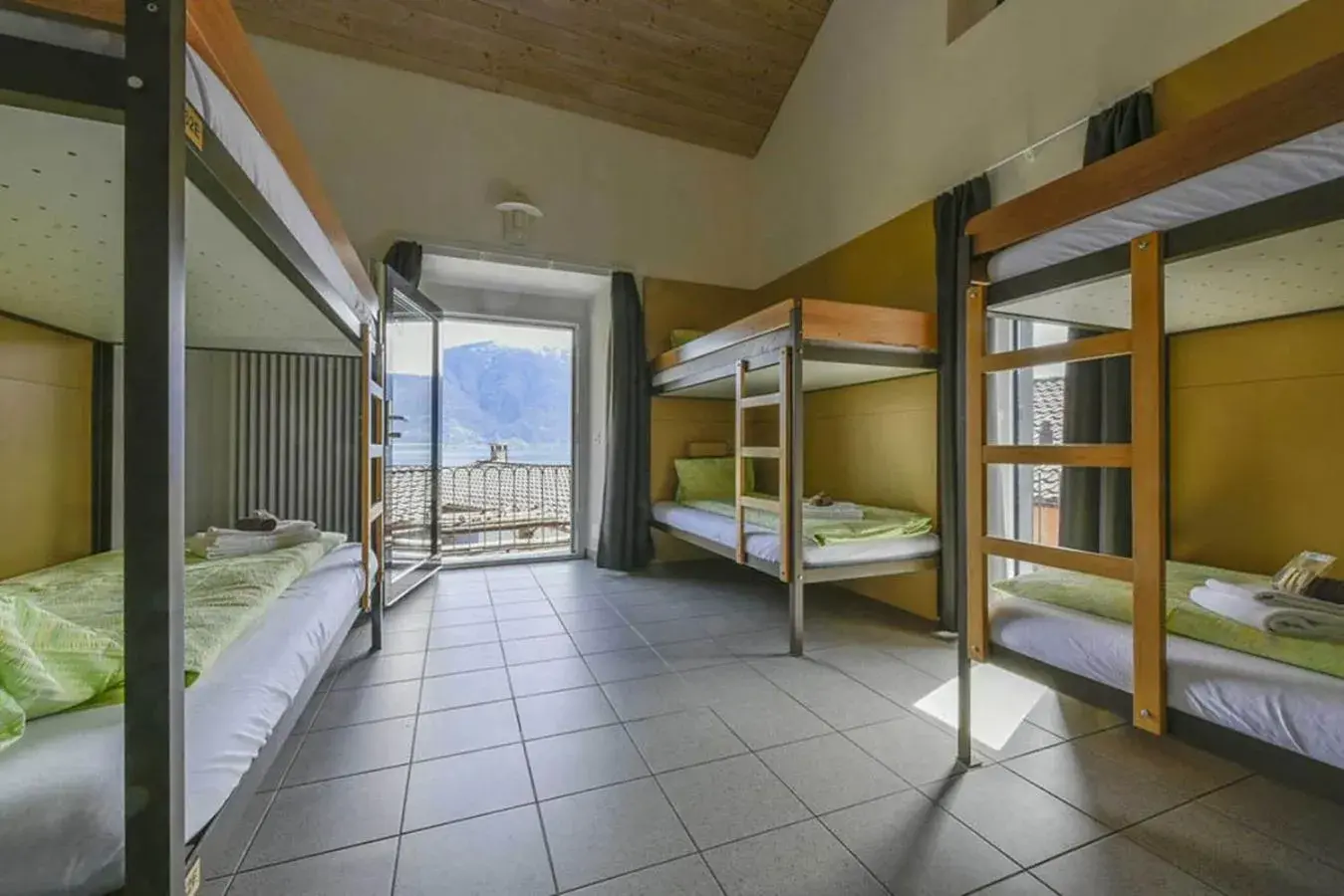 6-Bed Mixed Dormitory Room in Casa Moscia 6-Bed Mixed Dormitory Room in Casa Moscia