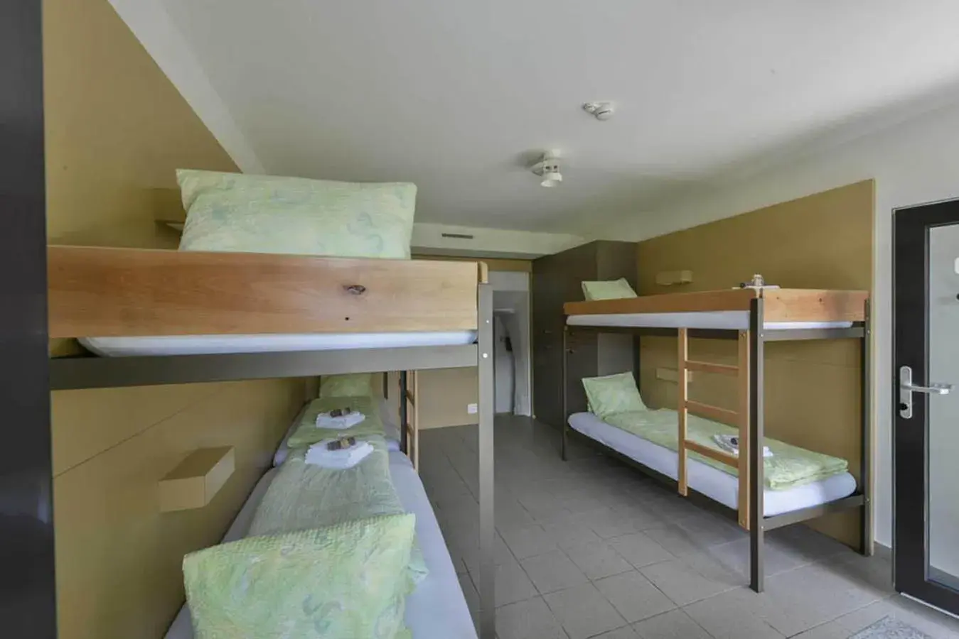 6-Bed Mixed Dormitory Room in Casa Moscia 6-Bed Mixed Dormitory Room in Casa Moscia