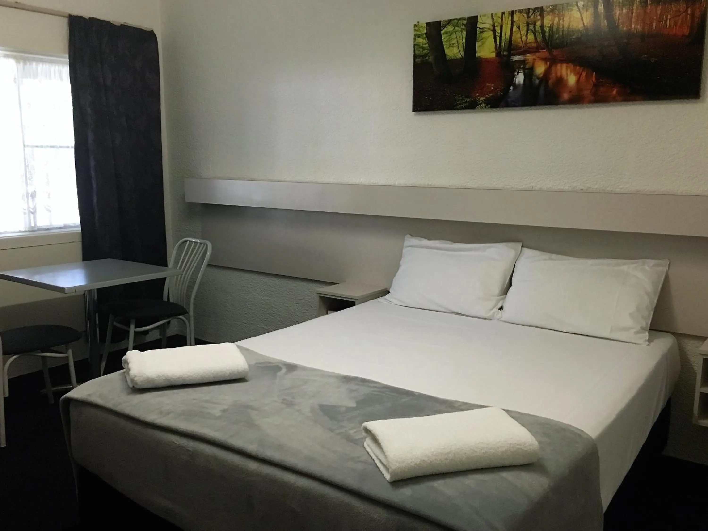 Bed in Balonne River Motor Inn