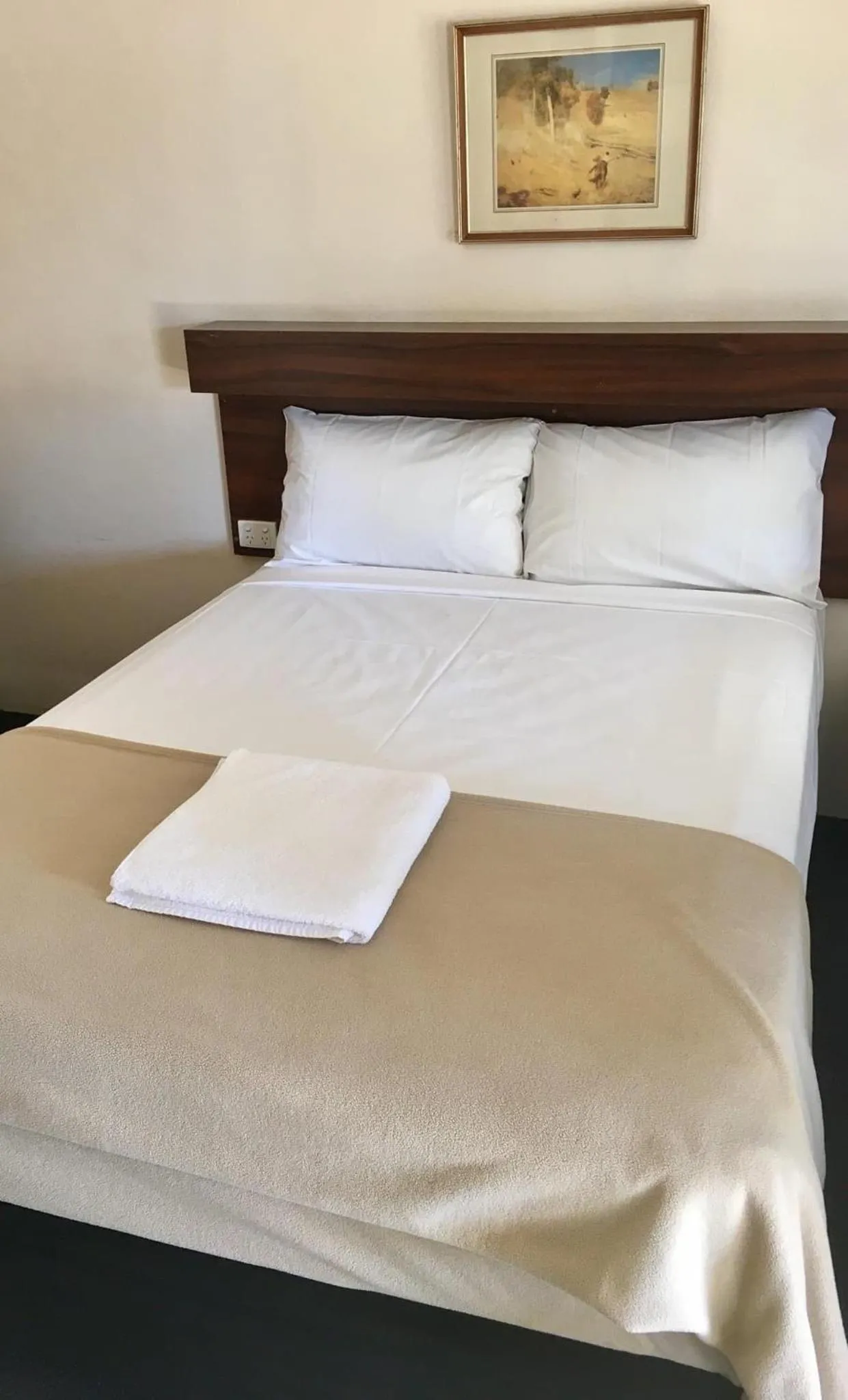 Bed in Balonne River Motor Inn
