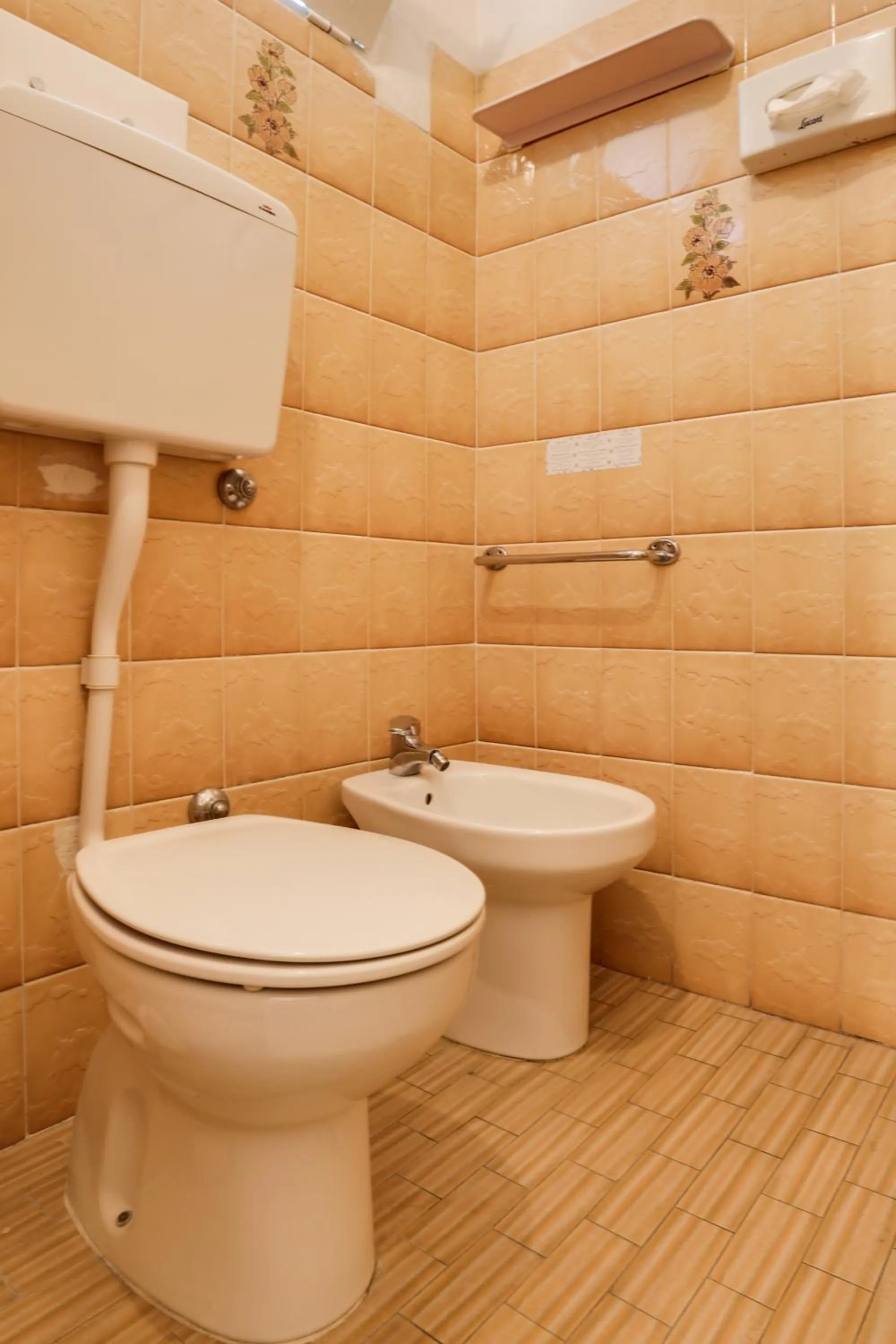 Shower in Hotel Smile