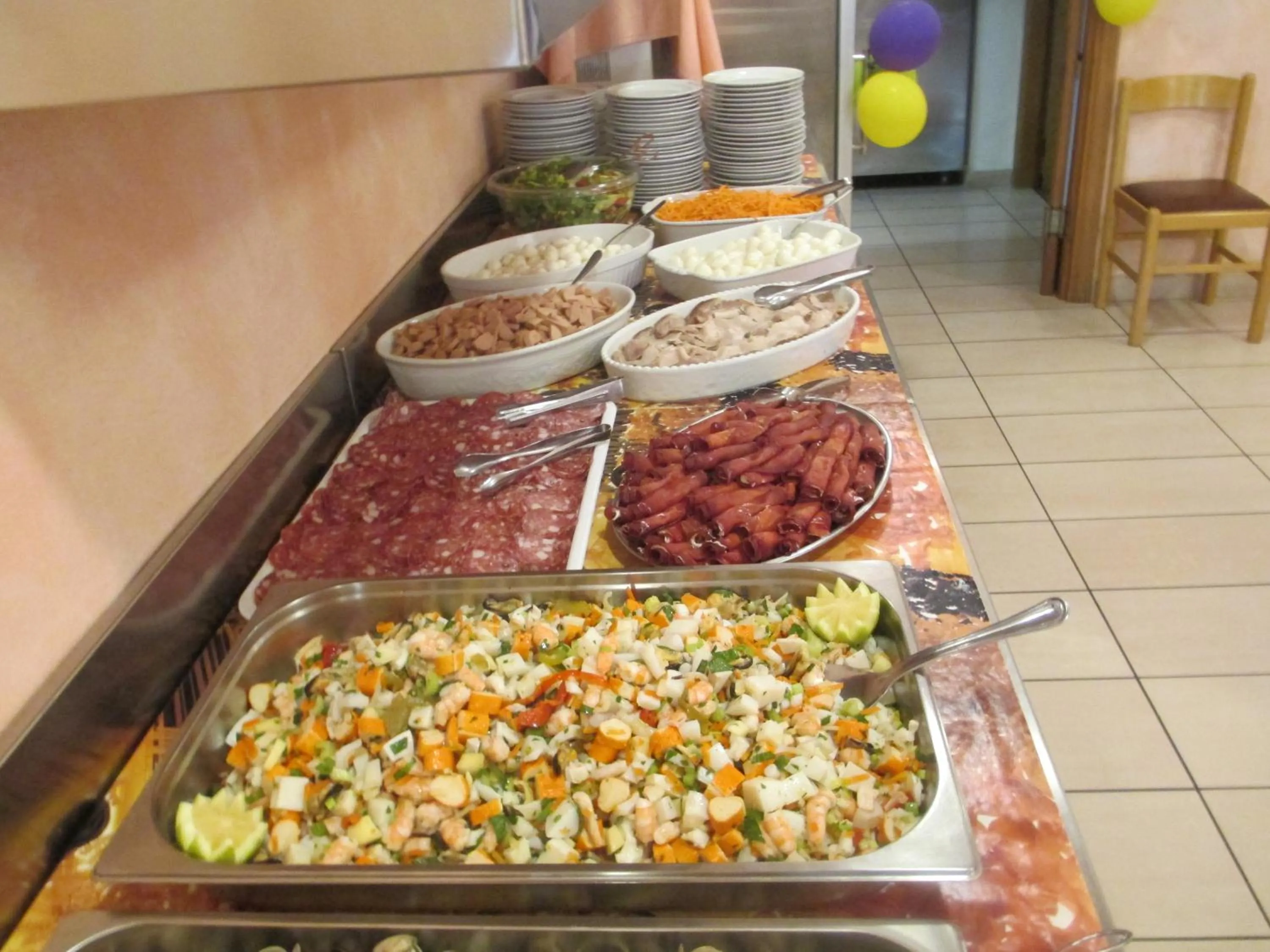 Restaurant/places to eat in Hotel Smile