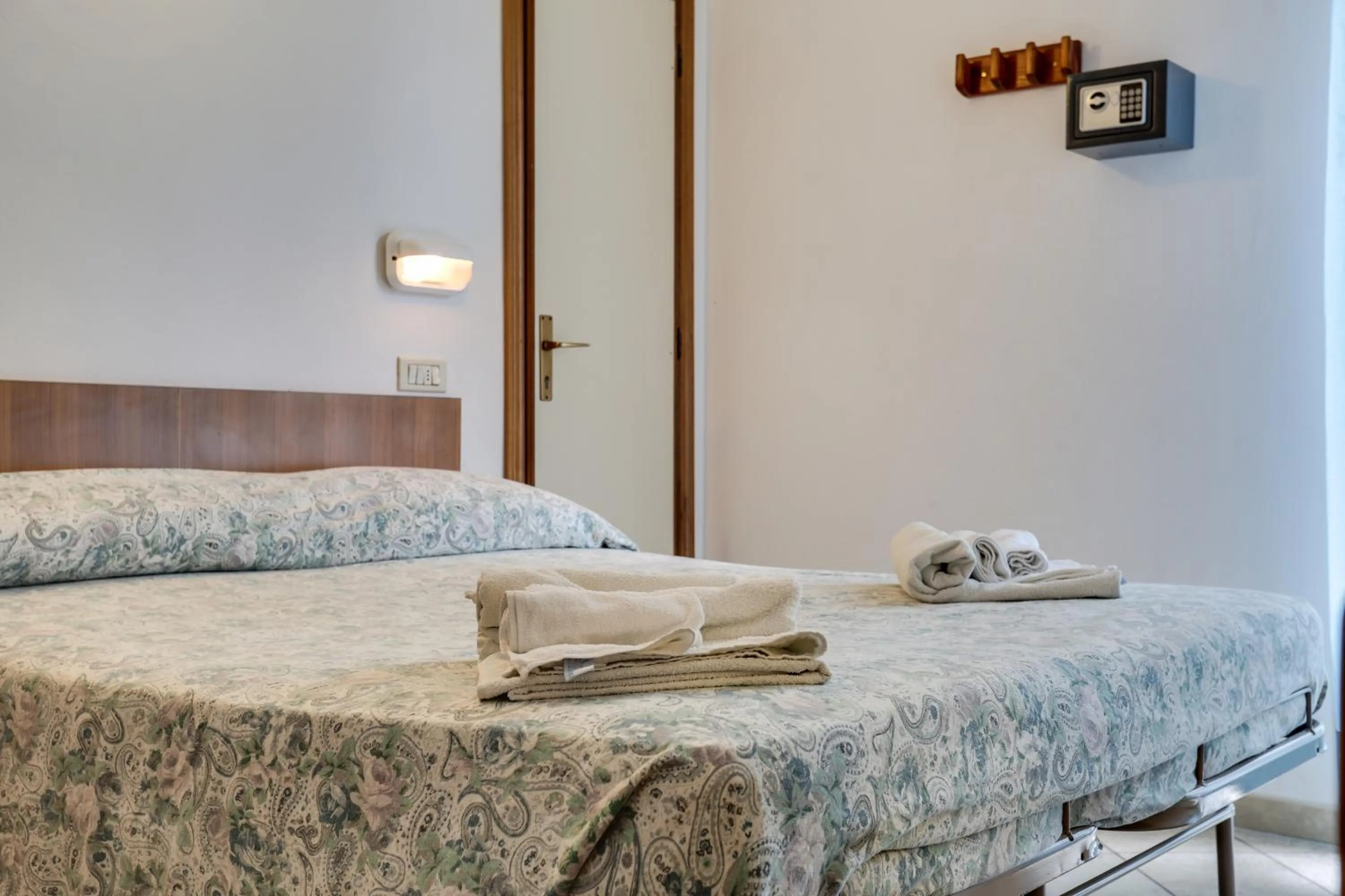 Shower in Hotel Smile