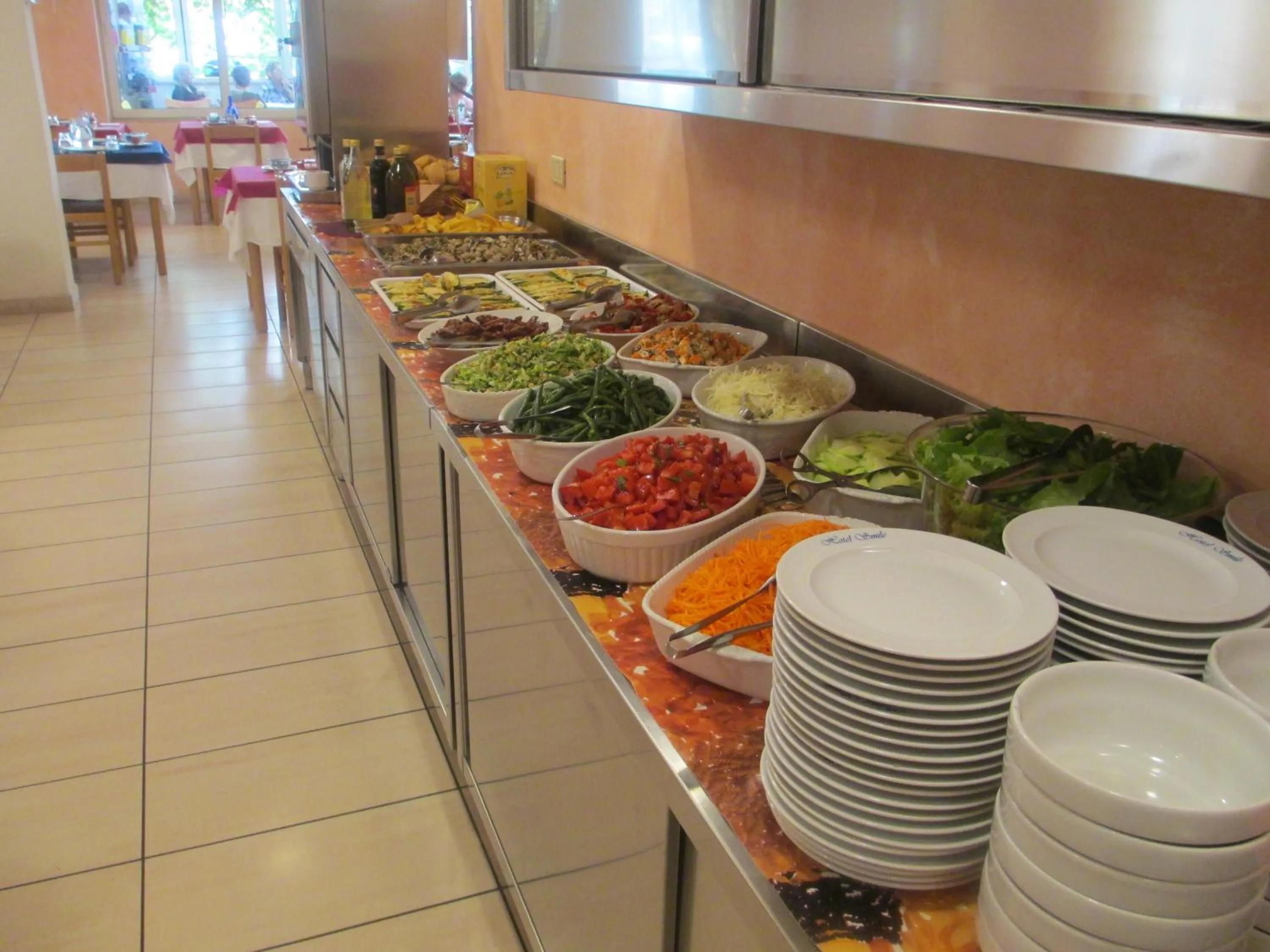 Restaurant/places to eat in Hotel Smile