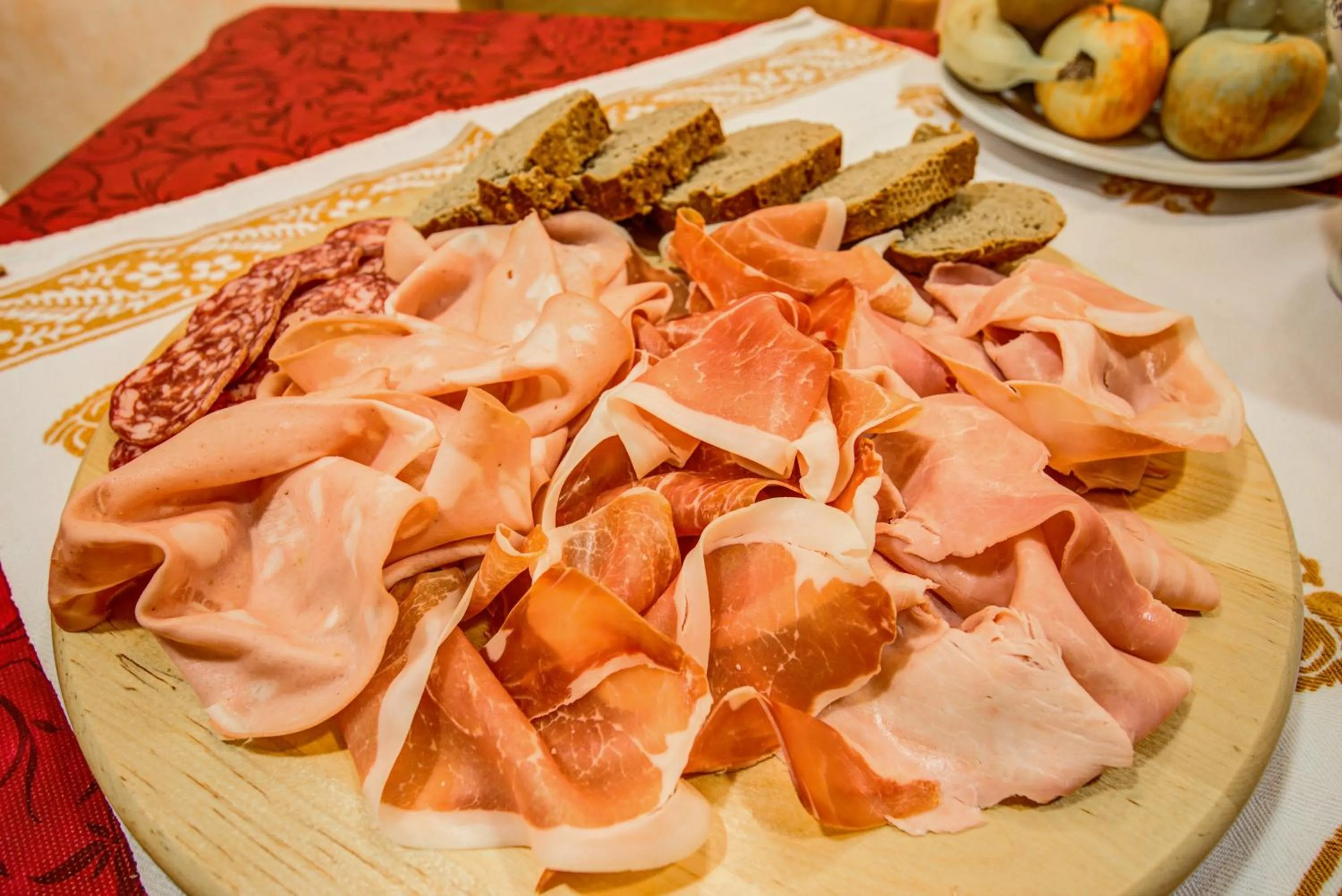 Restaurant/places to eat in Hotel Smile