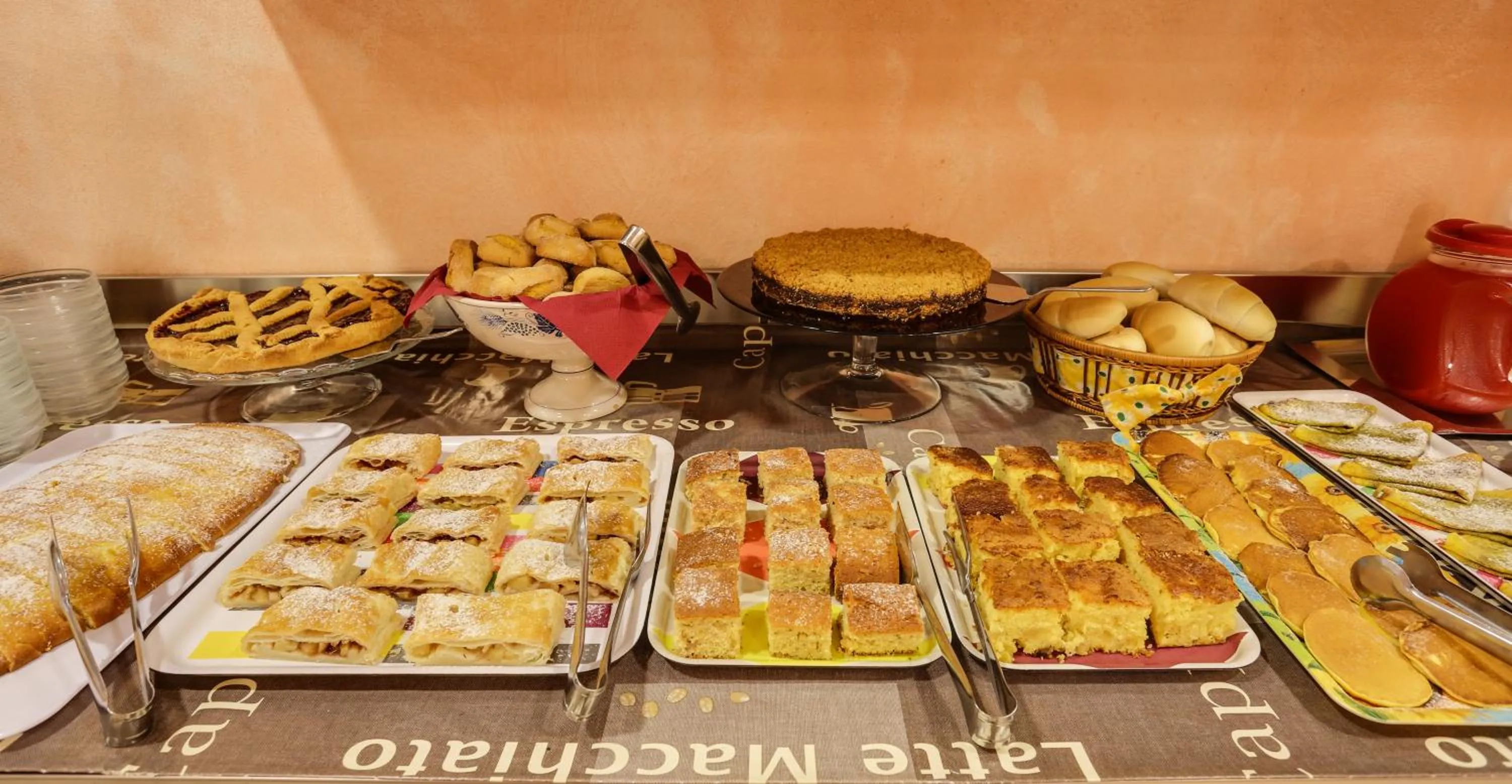 Buffet breakfast in Hotel Smile