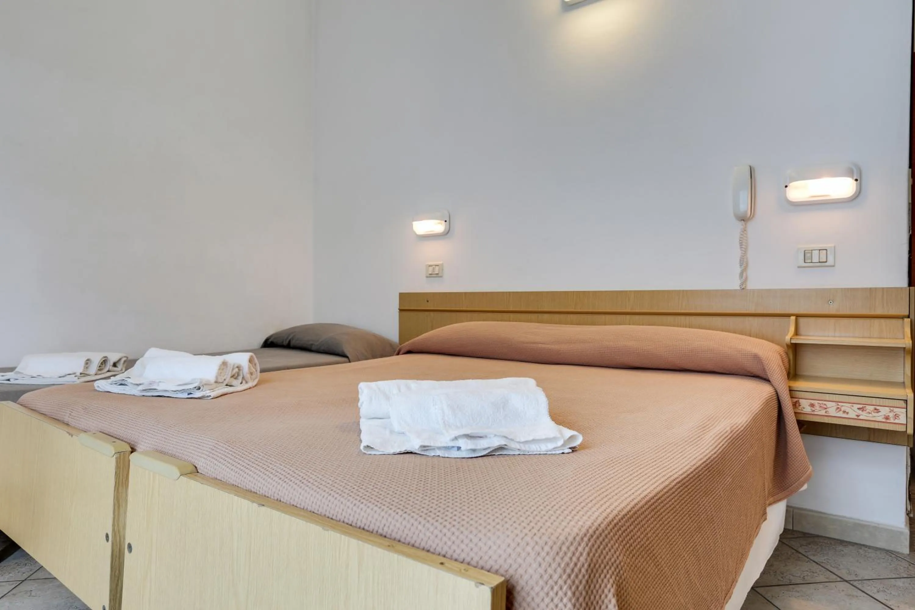 Shower in Hotel Smile