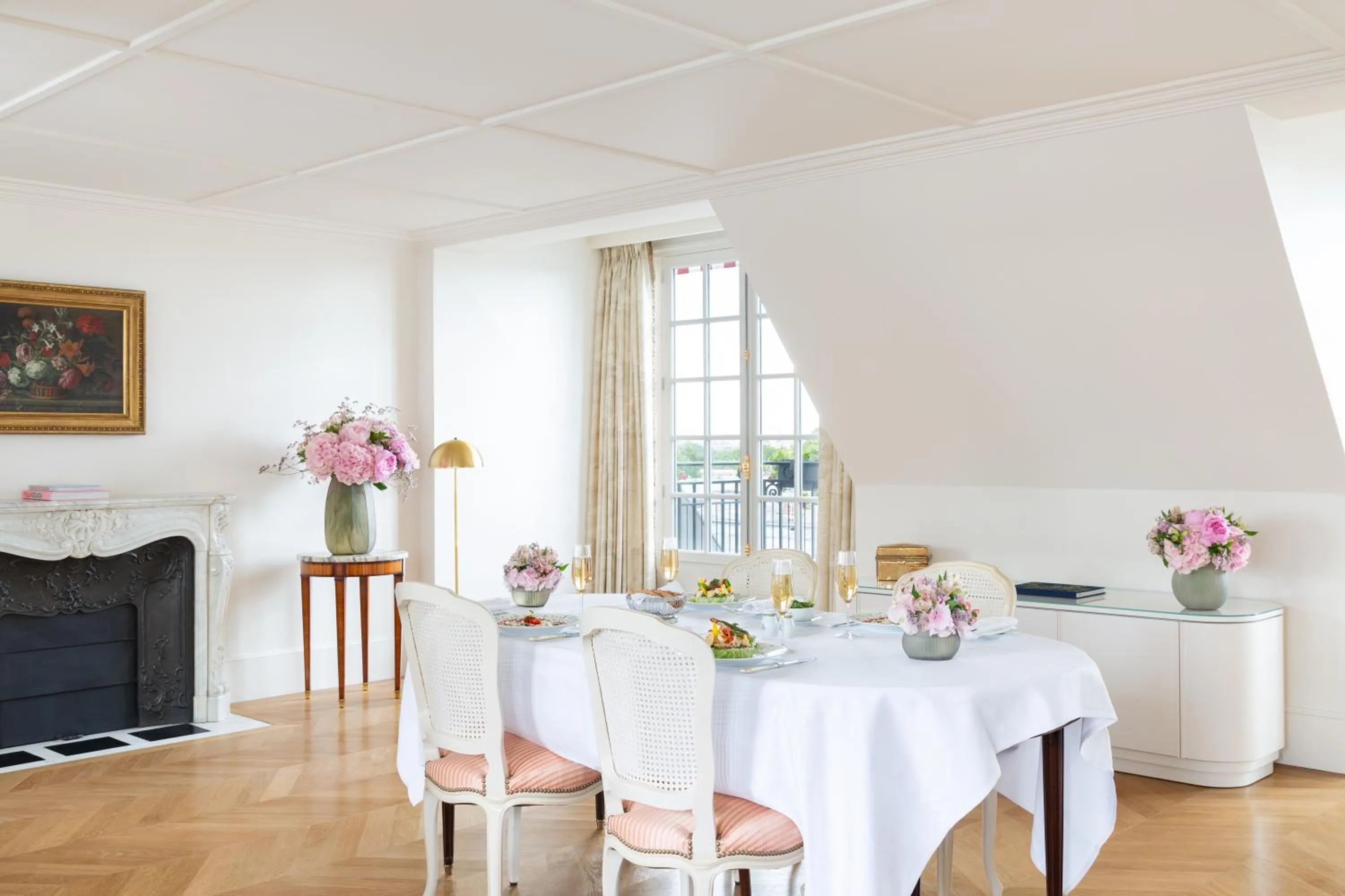 Dining area in Le Bristol Paris, Oetker Hotels