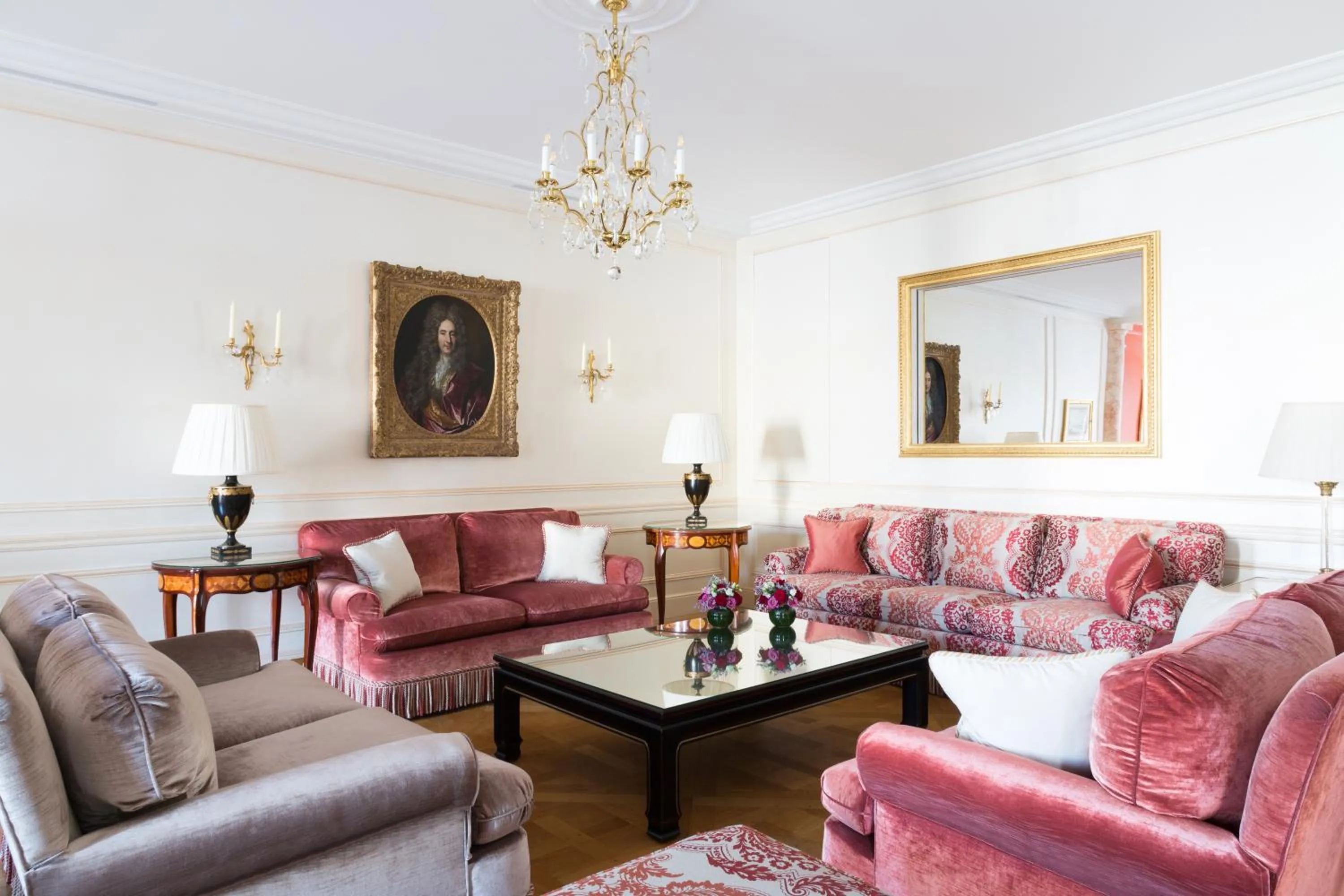 Living room in Le Bristol Paris, Oetker Hotels