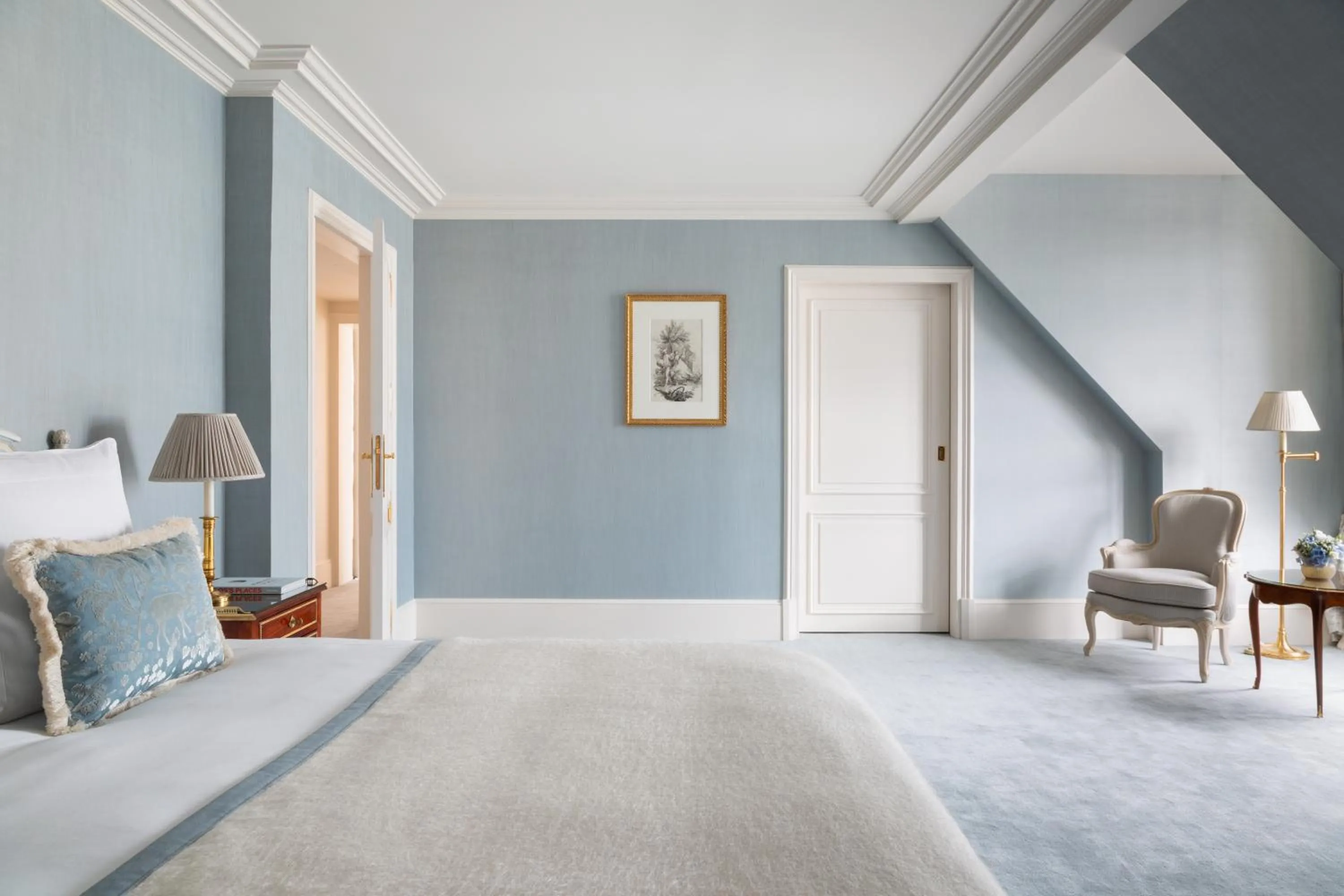 Bedroom, Bed in Le Bristol Paris, Oetker Hotels