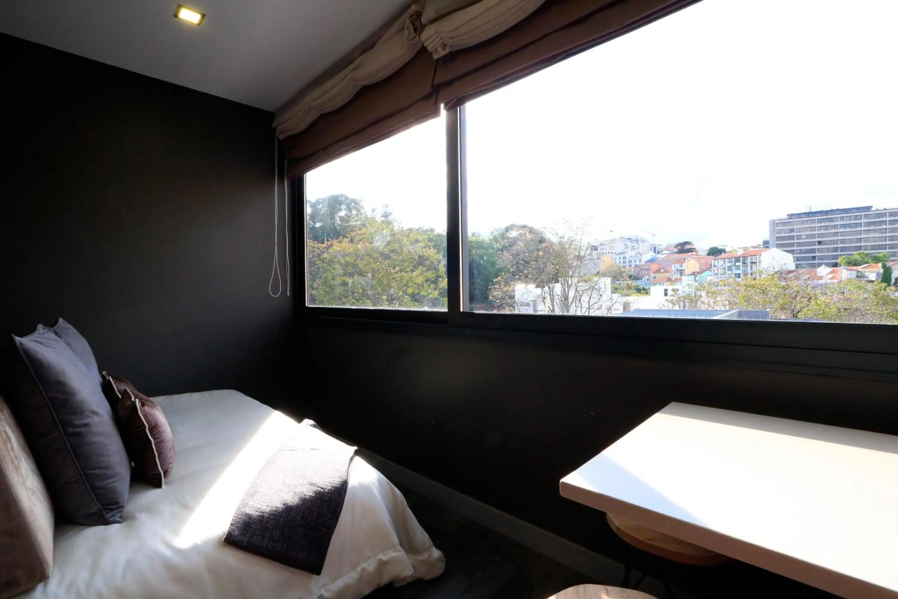 Day, Bed in Charm Flats