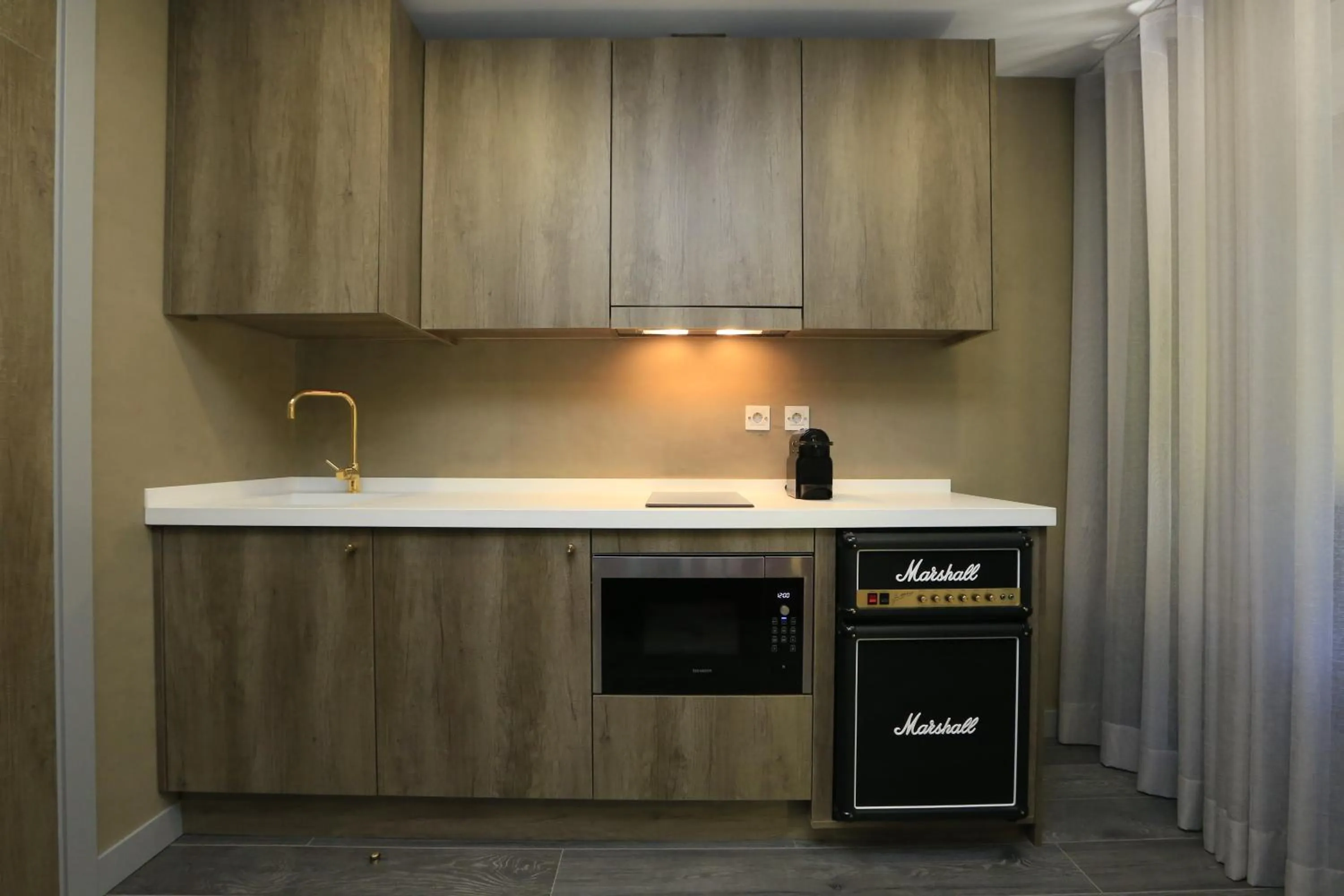 Kitchen or kitchenette in Charm Flats
