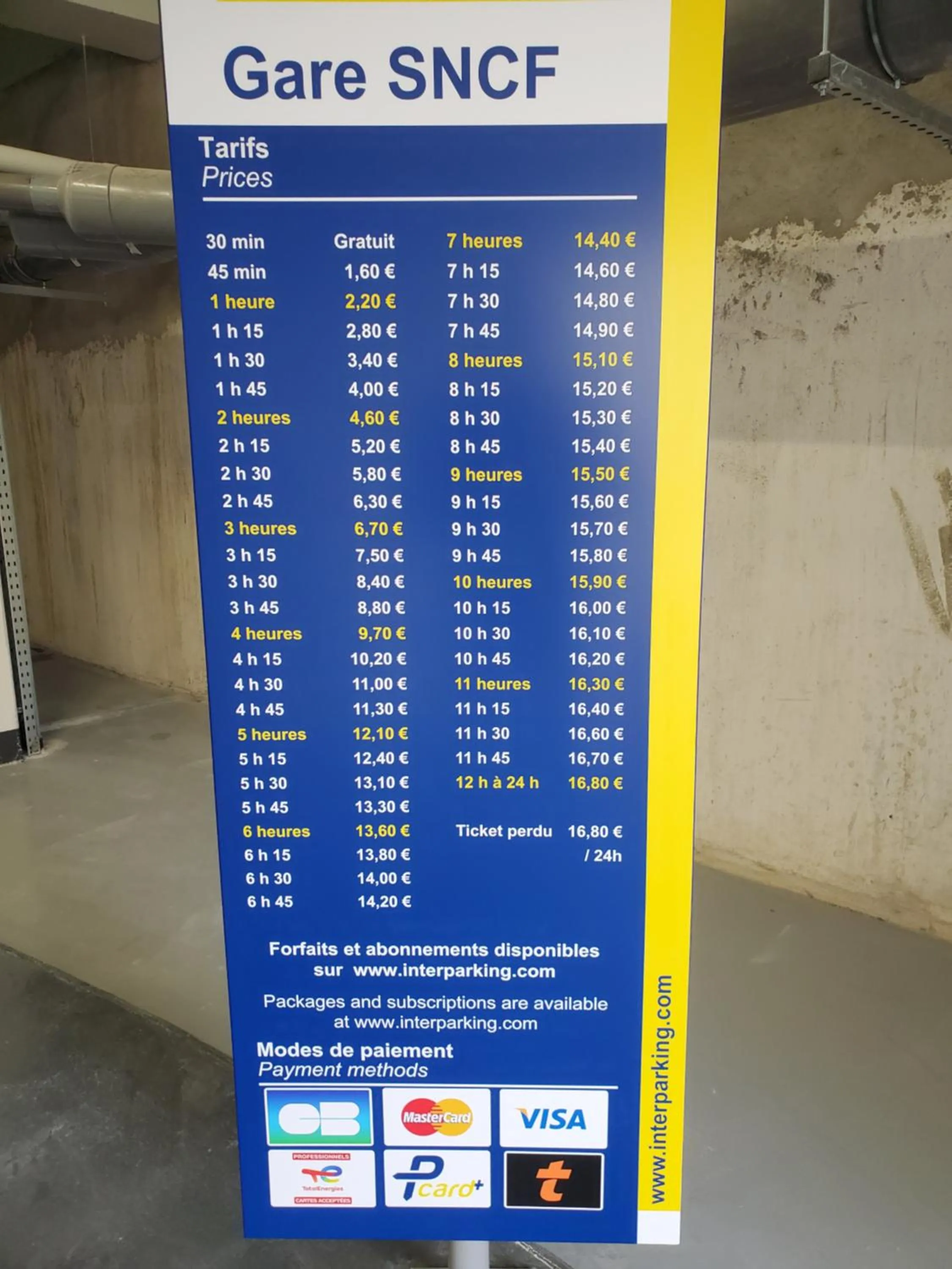 Parking in Hotel De Belgique à Menton