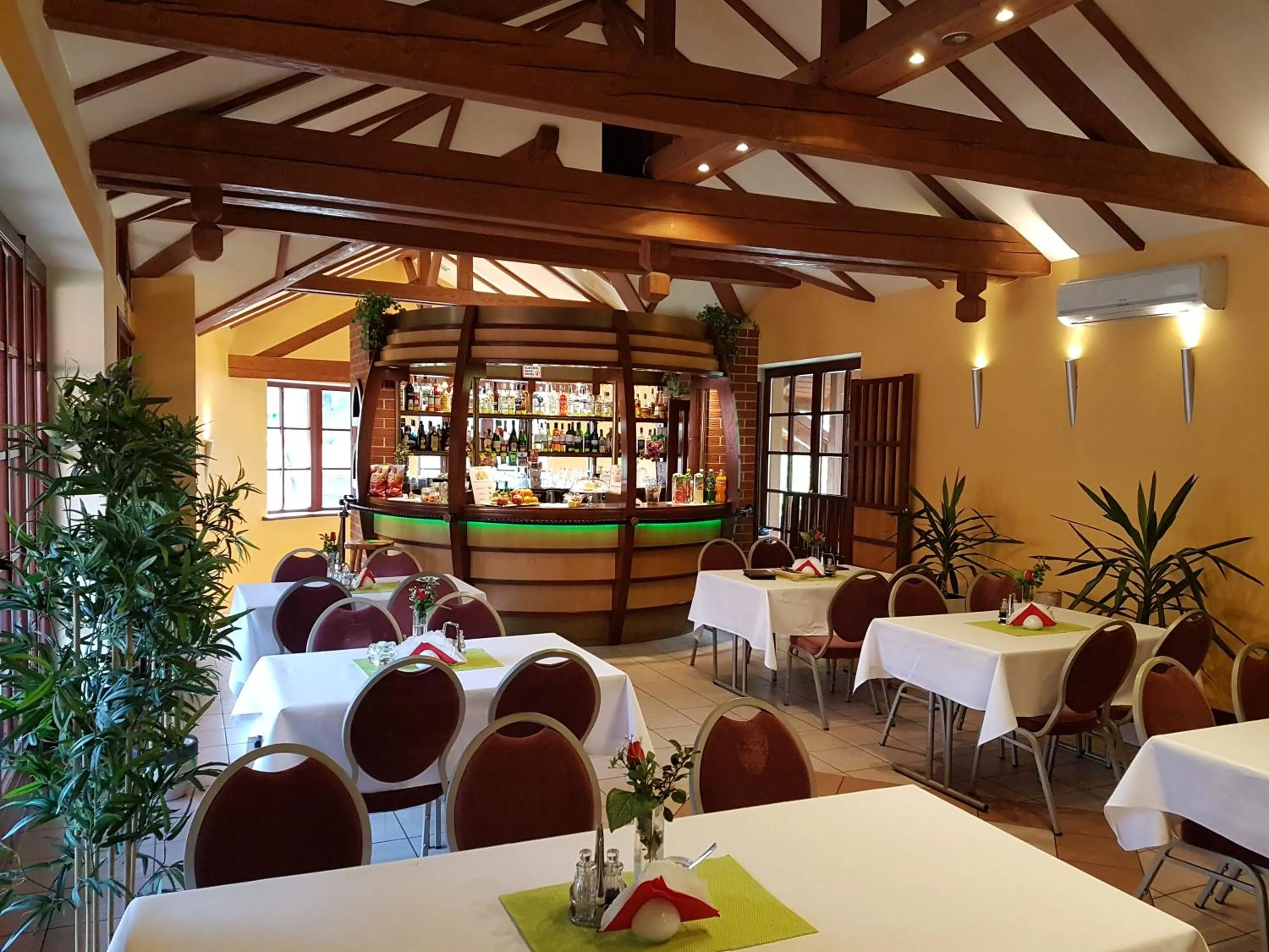 Restaurant/places to eat in Rezydencja Leśny Dwór