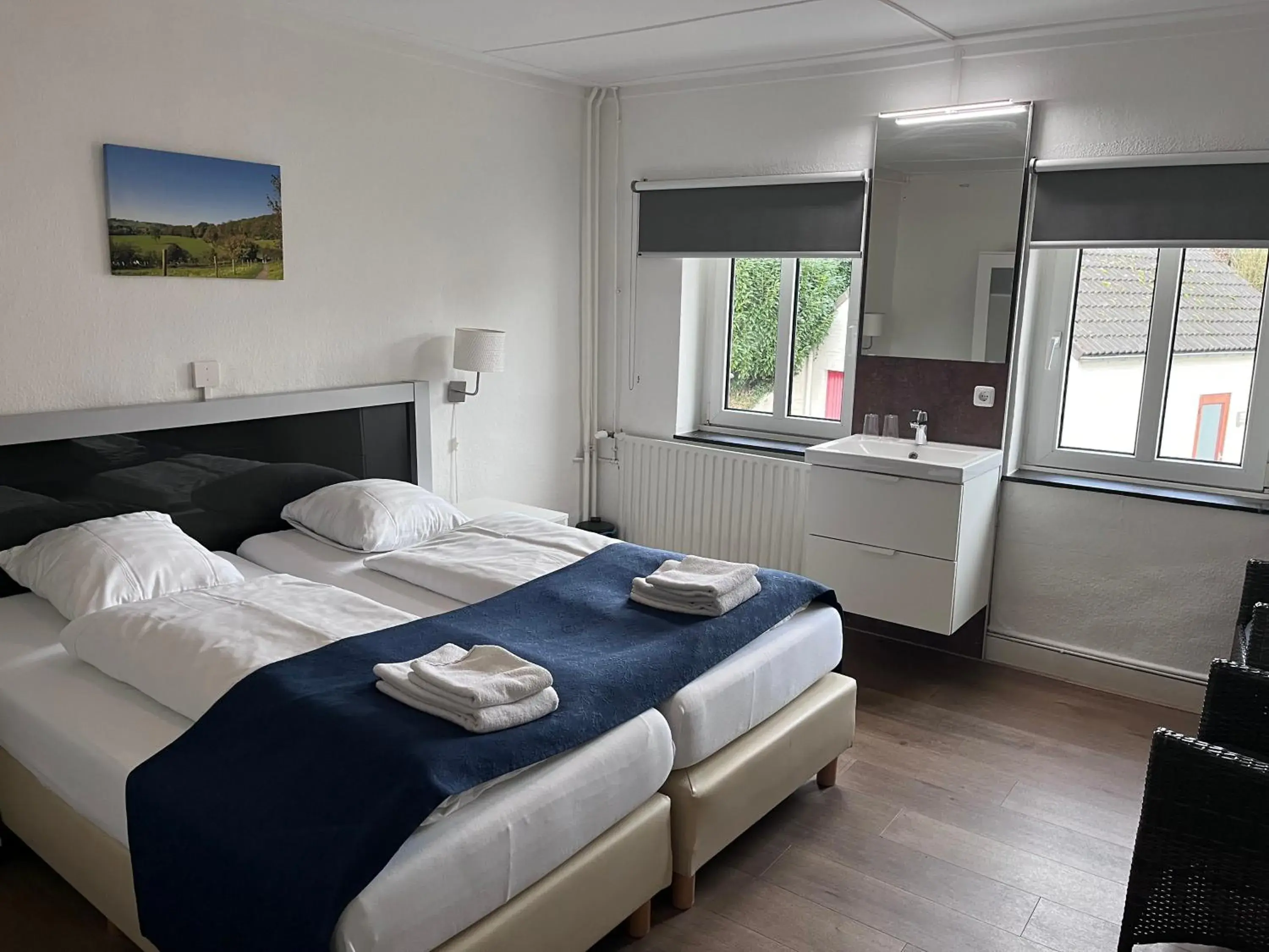 Basic Room with Shared Bathroom (1-2 Adults) in Gasterij Berg en Dal Basic Room with Shared Bathroom (1-2 Adults) in Gasterij Berg en Dal