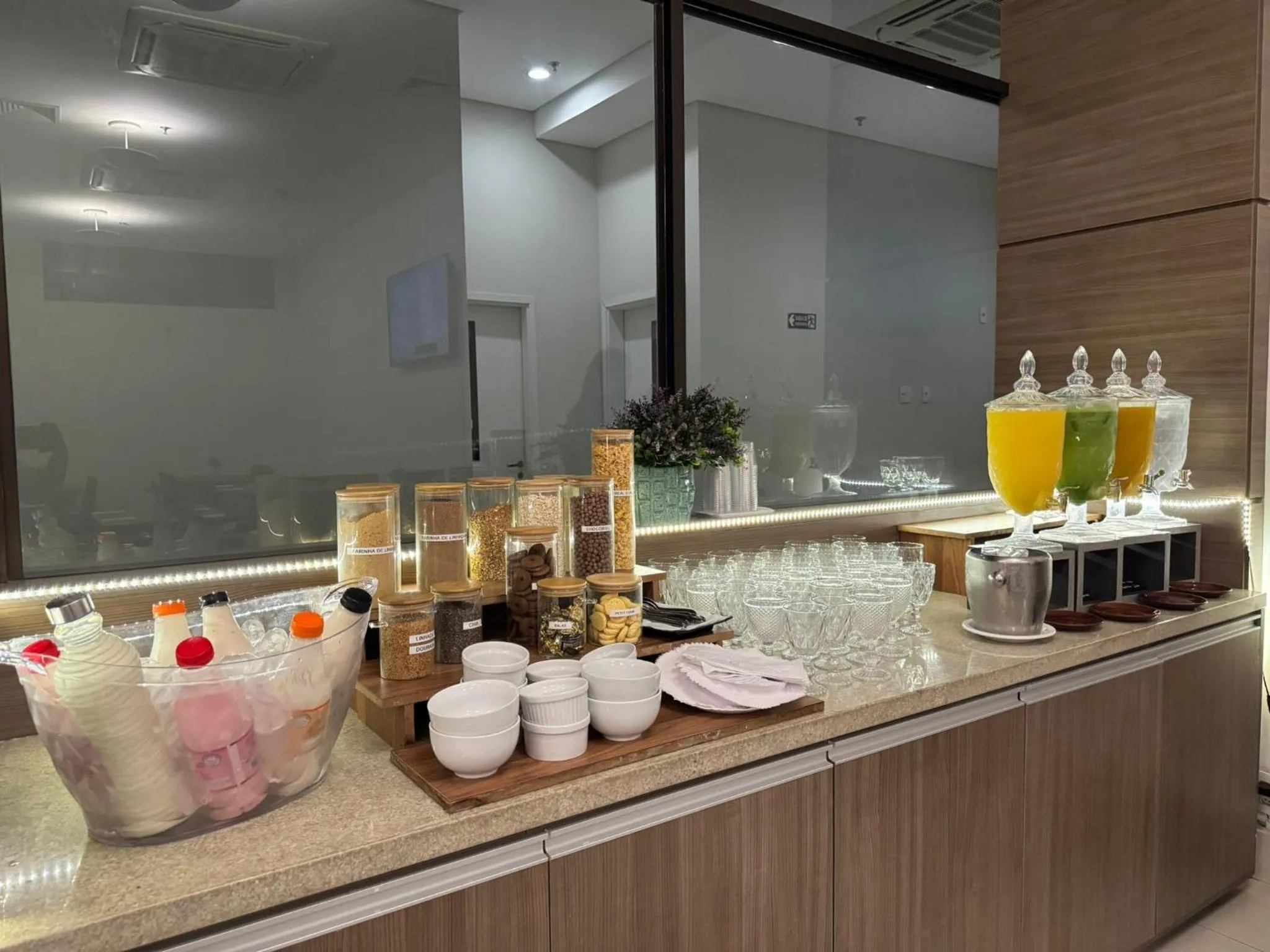 Breakfast in Blue Tree Towers Valinhos