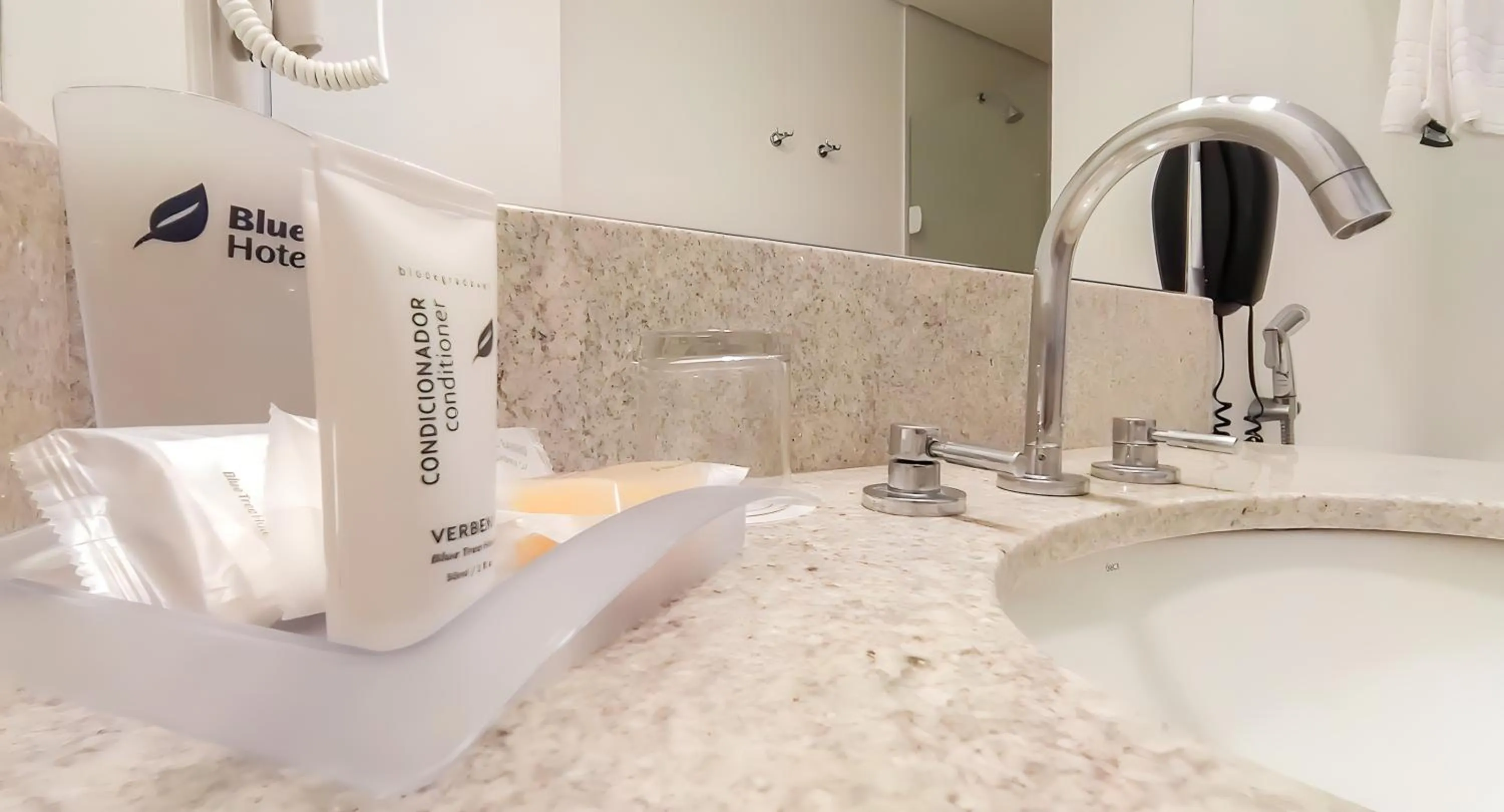 Bathroom in Blue Tree Towers Valinhos