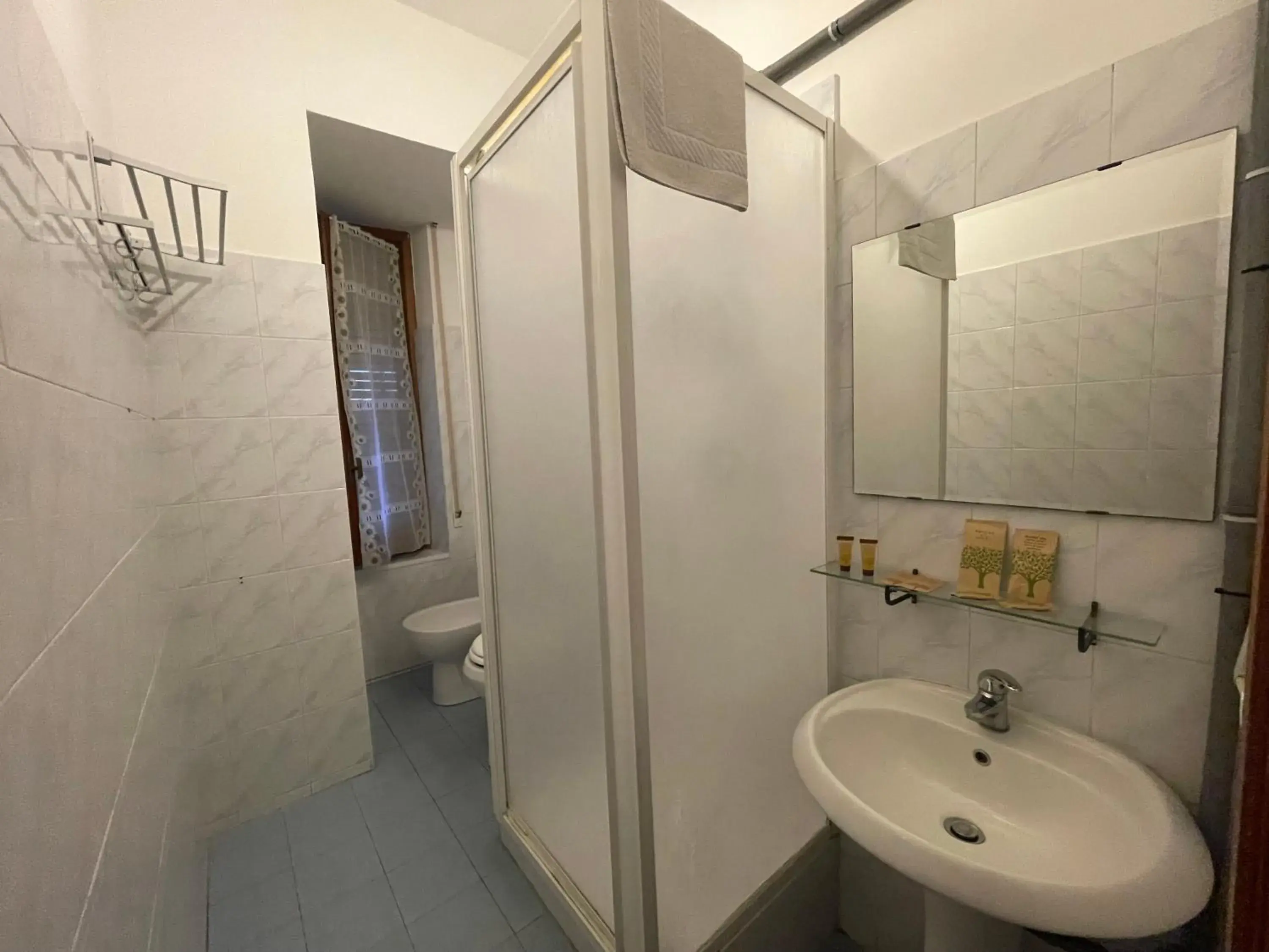 Triple Room with Private External Bathroom - single occupancy in Cavour16 rent bedrooms Triple Room with Private External Bathroom - single occupancy in Cavour16 rent bedrooms
